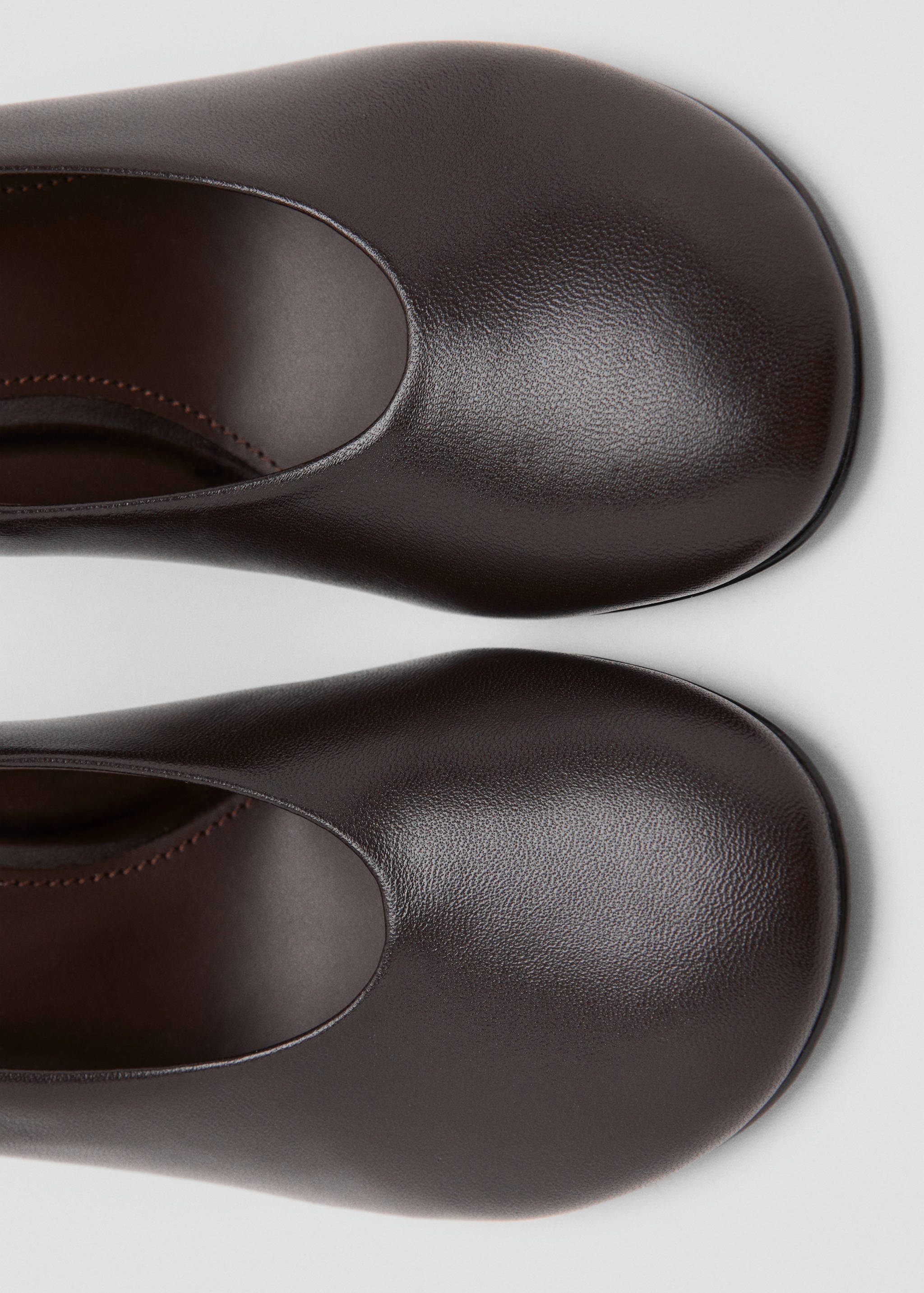 Round-toe leather high-heeled shoes - Details of the article 2