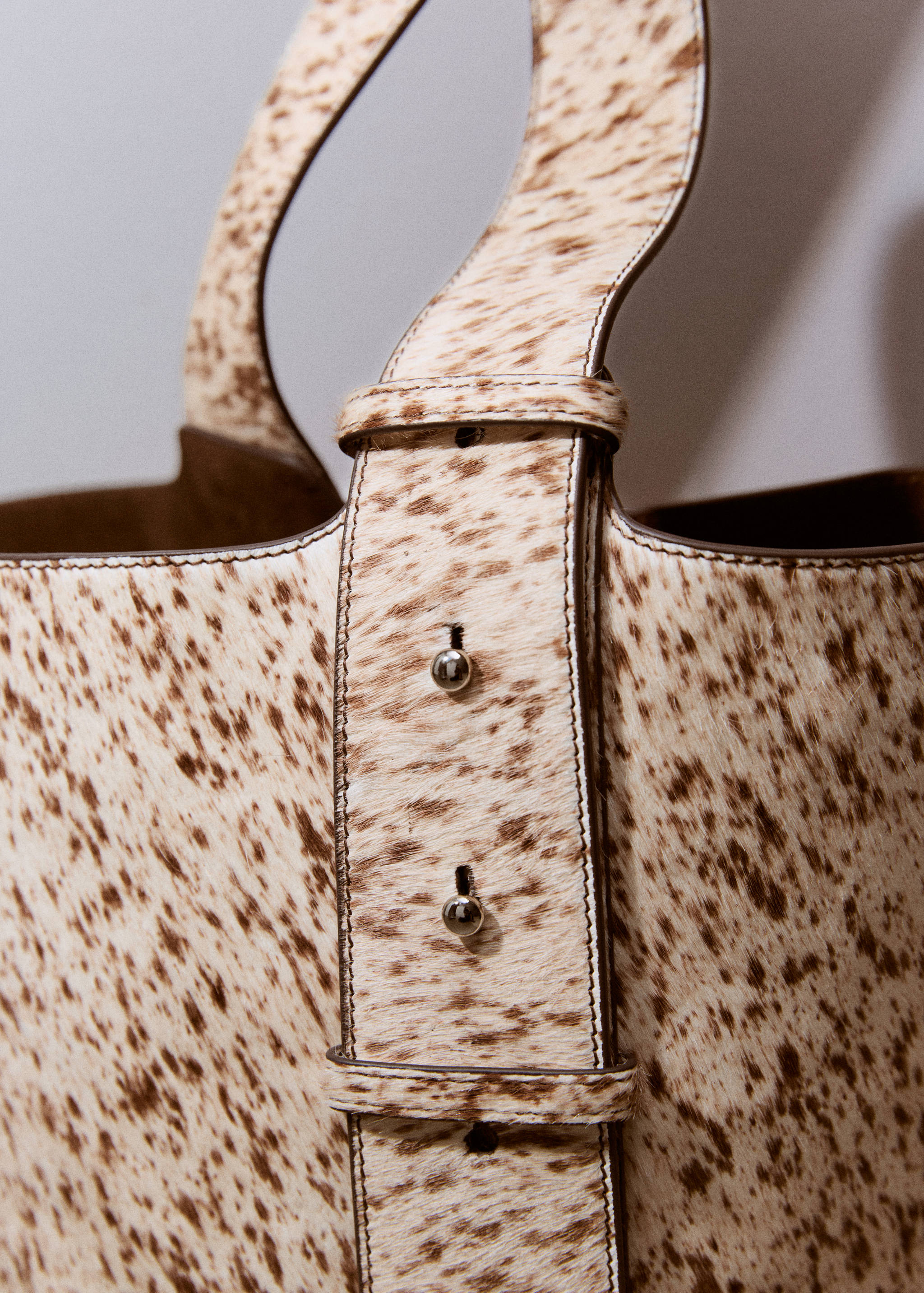 Leather and fur bucket bag - General plane