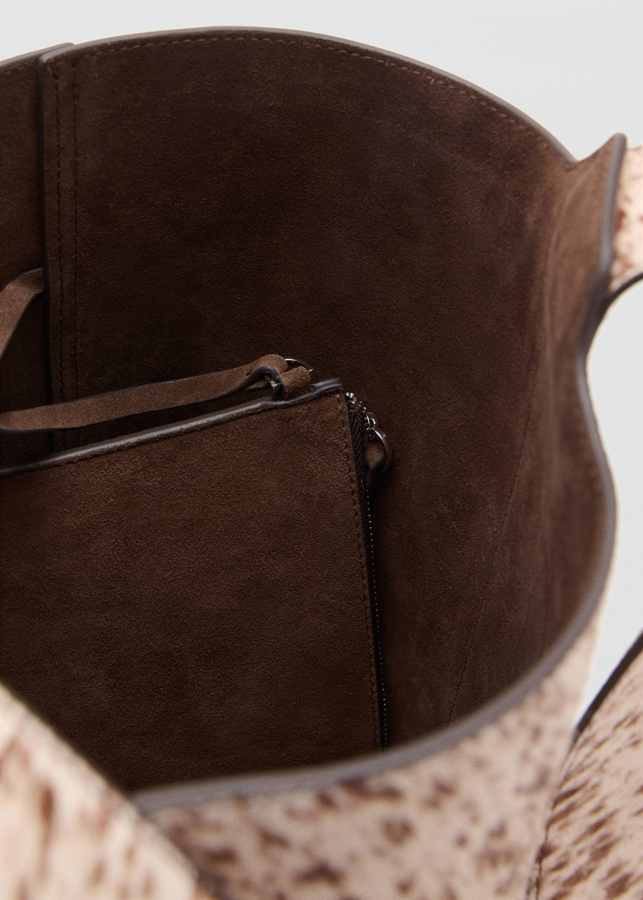 Leather and fur bucket bag - Details of the article 3