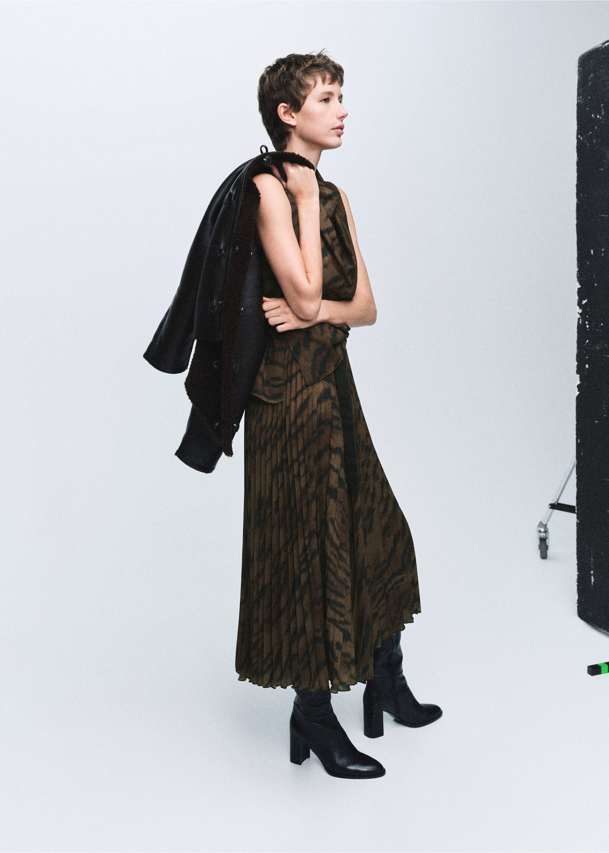 Pleated skirt with belt - General plane, Brown. Ref: 17088290-00.