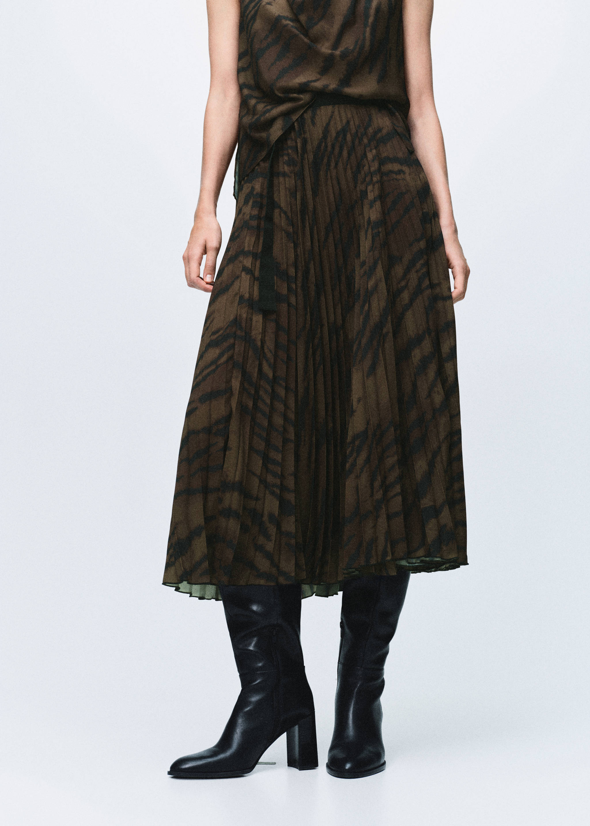 Pleated skirt with belt - Medium plane