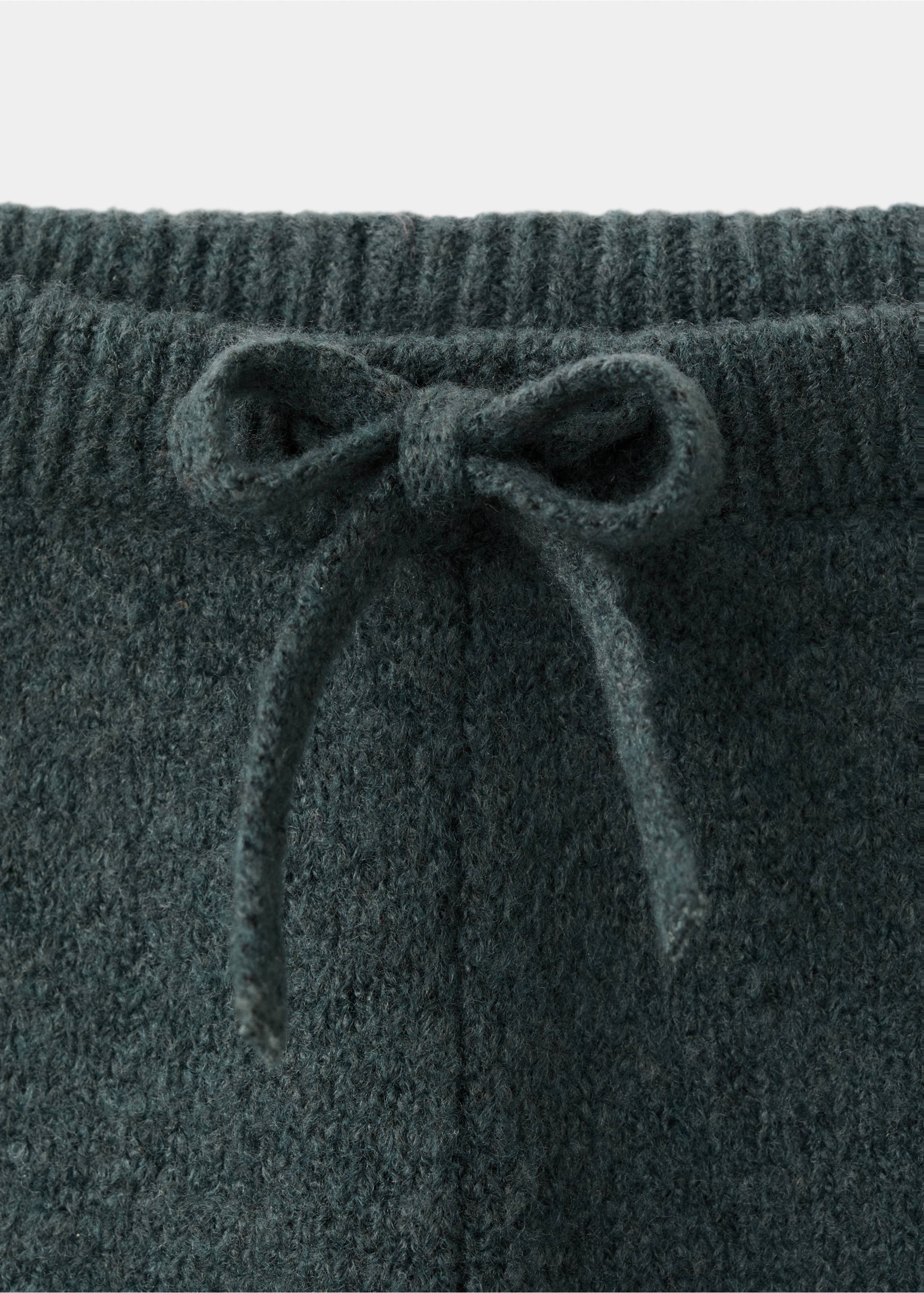 Knitted pants with bow - Details of the article 8, Forest Green. Ref: 17089101-00.