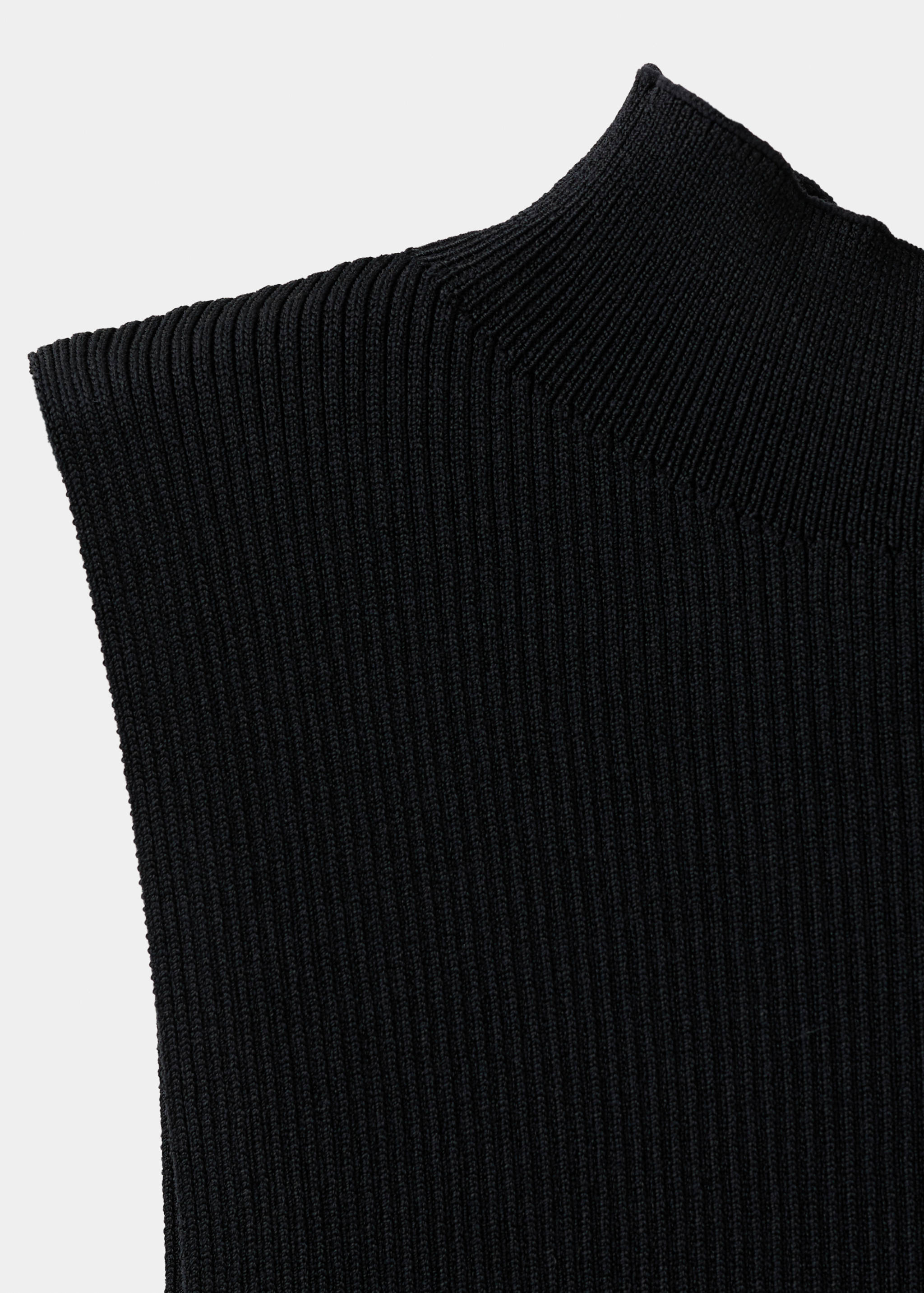 Combined top with ruffle - Details of the article 8