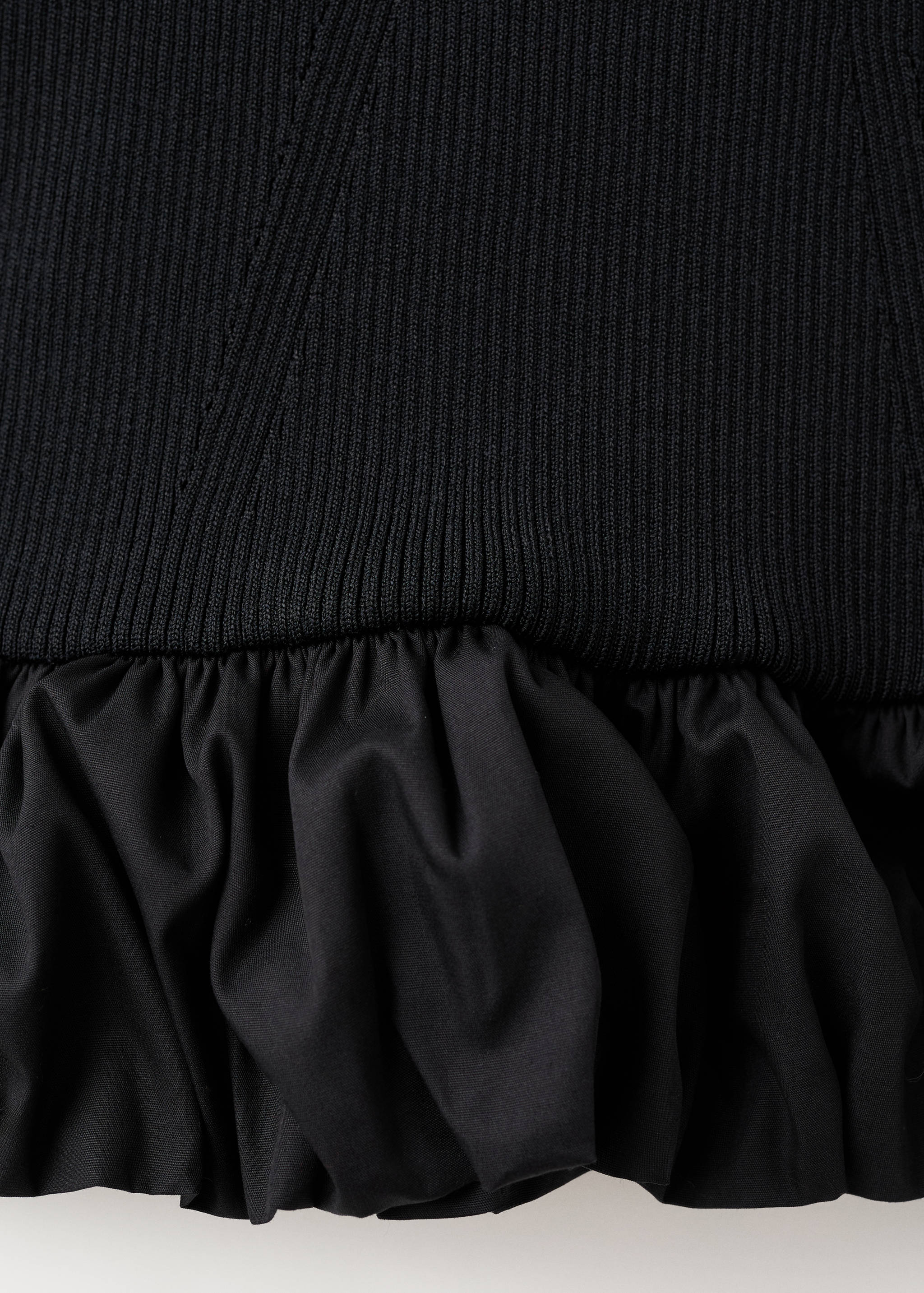 Combined top with ruffle - Details of the article 0