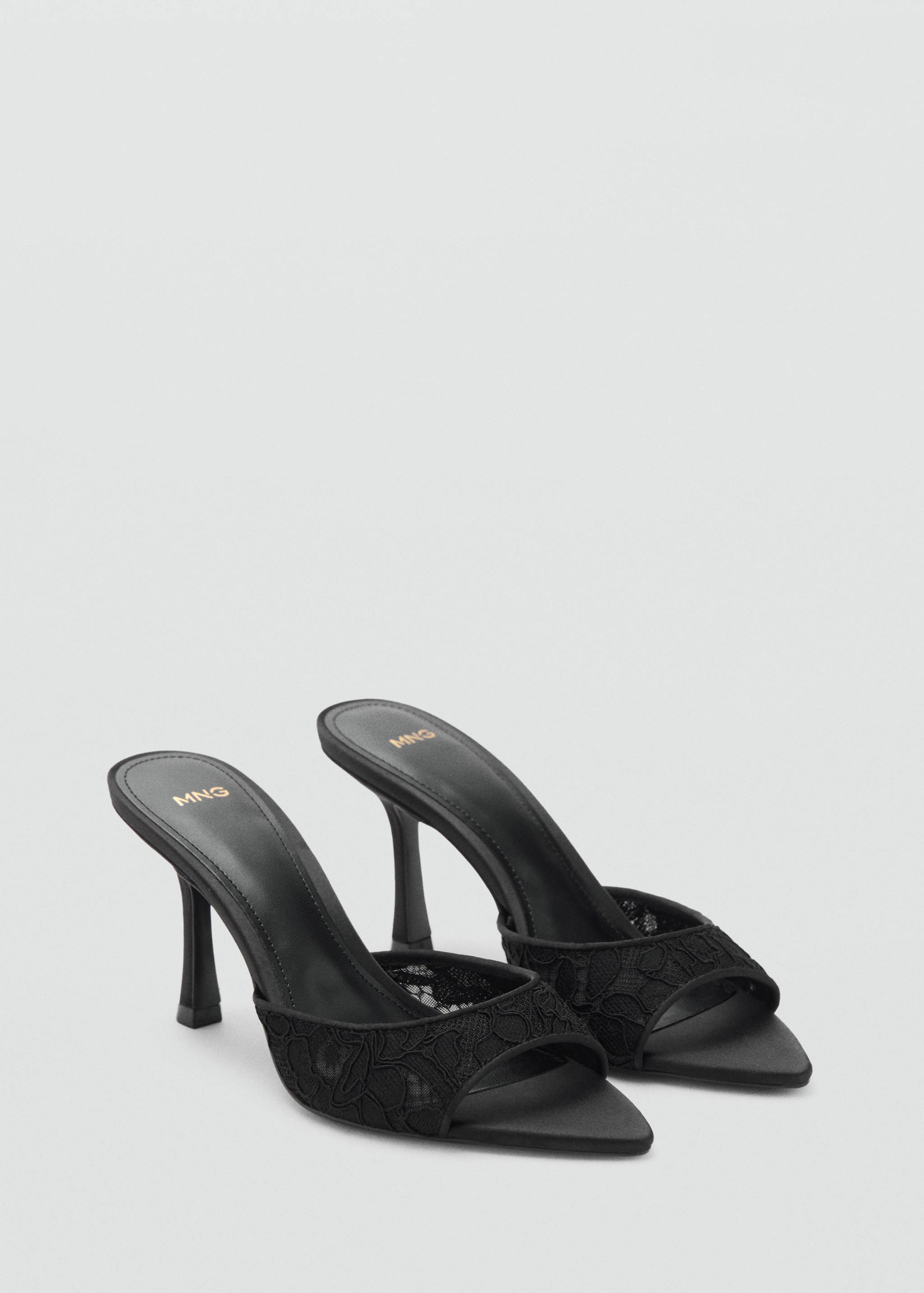 صندل بكعب من الدانتيل - رؤية وسط