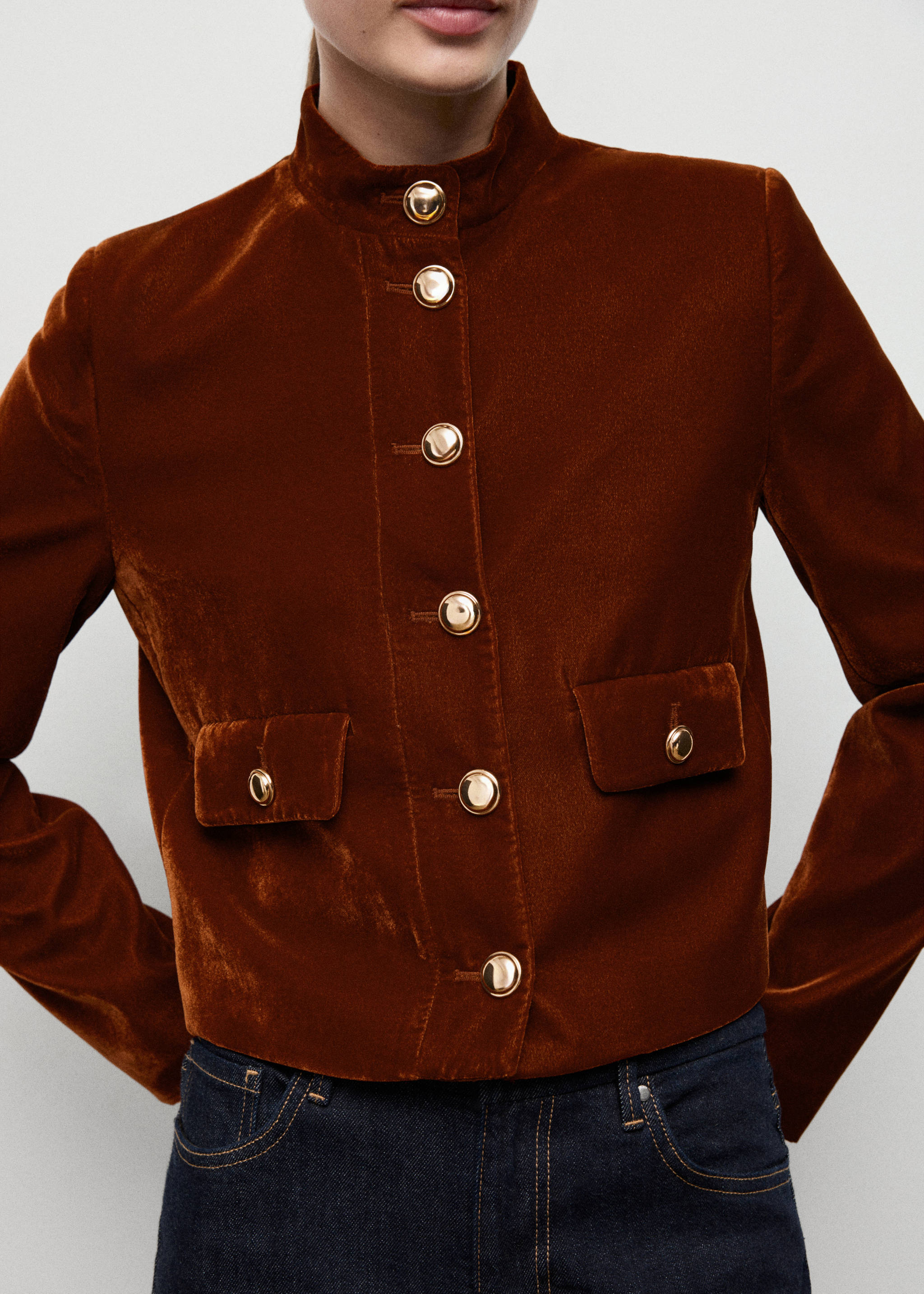 Samtjacke mit Knöpfen - Mittlere Ansicht