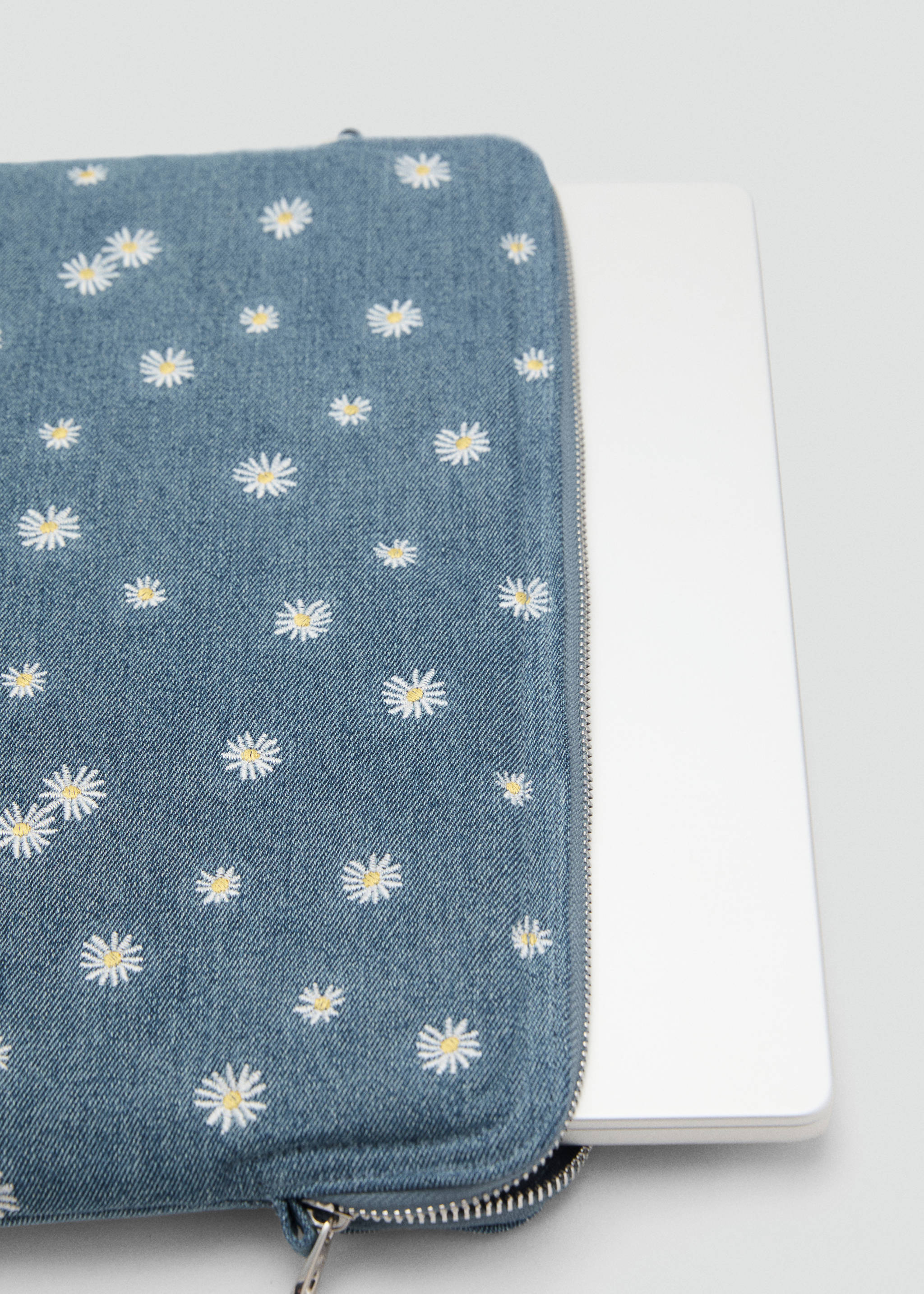 Flower-embroidered denim case - Details of the article 1