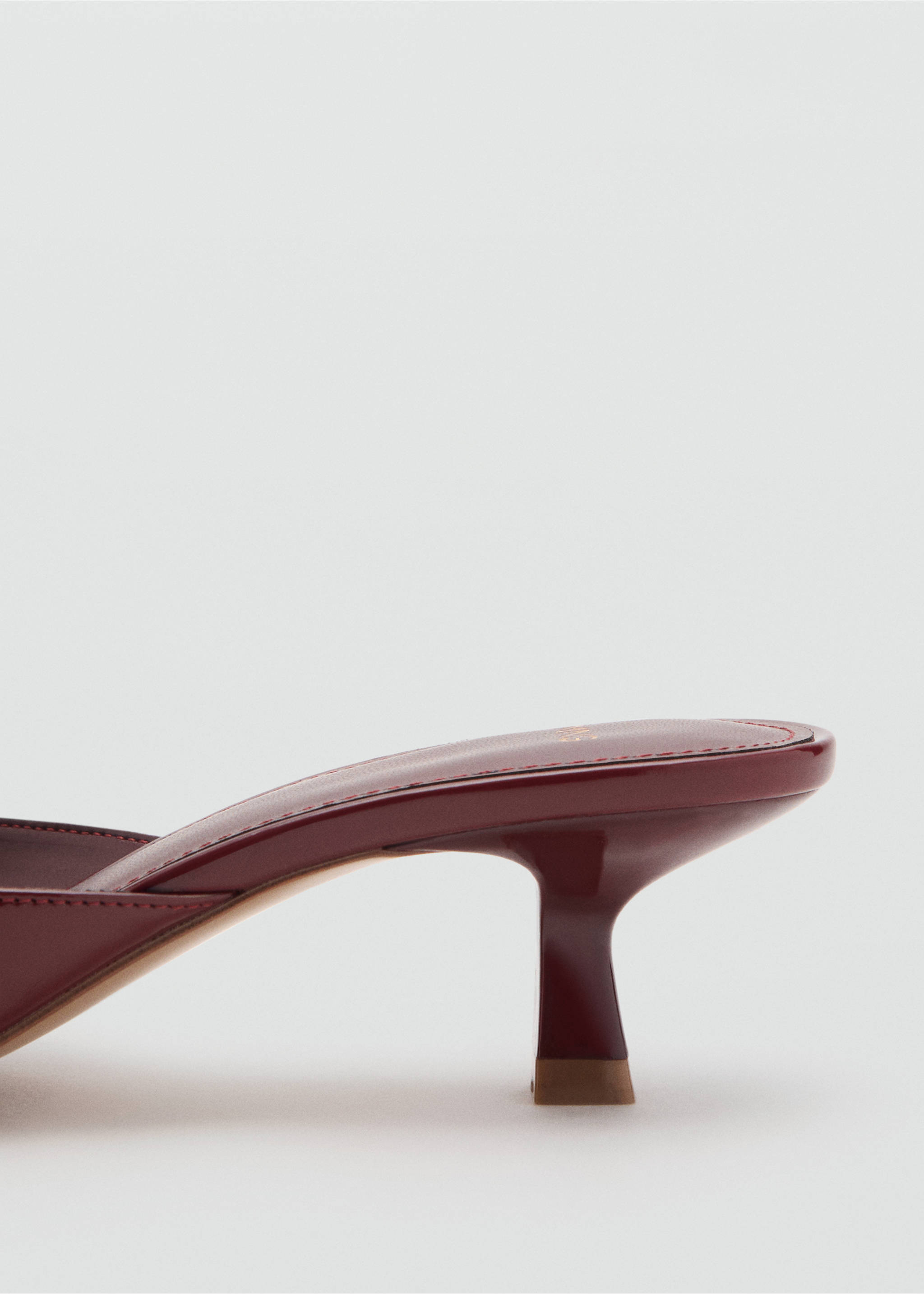 Kitten heel sandals - Details of the article 1, Burgundy. Ref: 17091125-00.