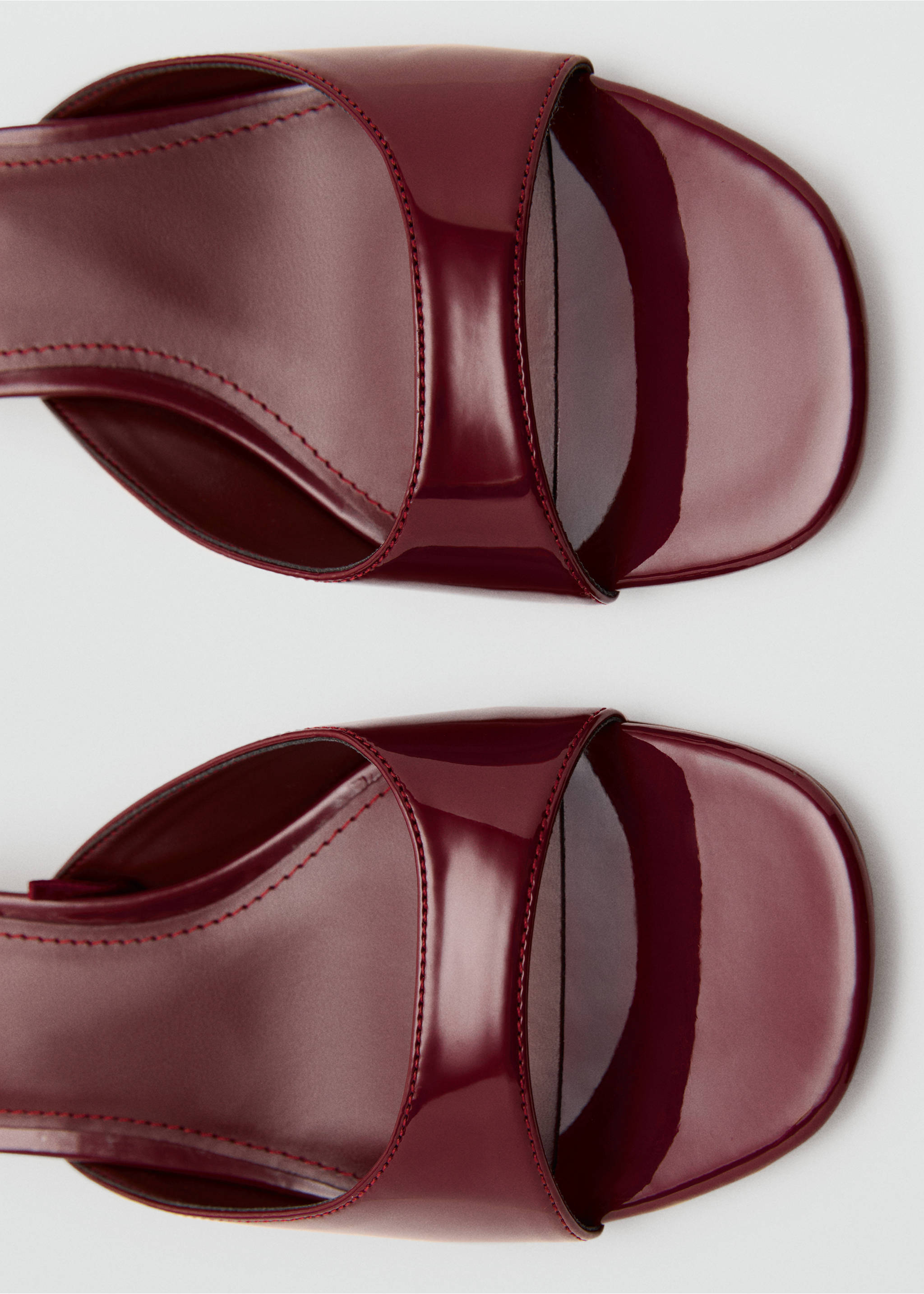 Kitten heel sandals - Details of the article 2, Burgundy. Ref: 17091125-00.