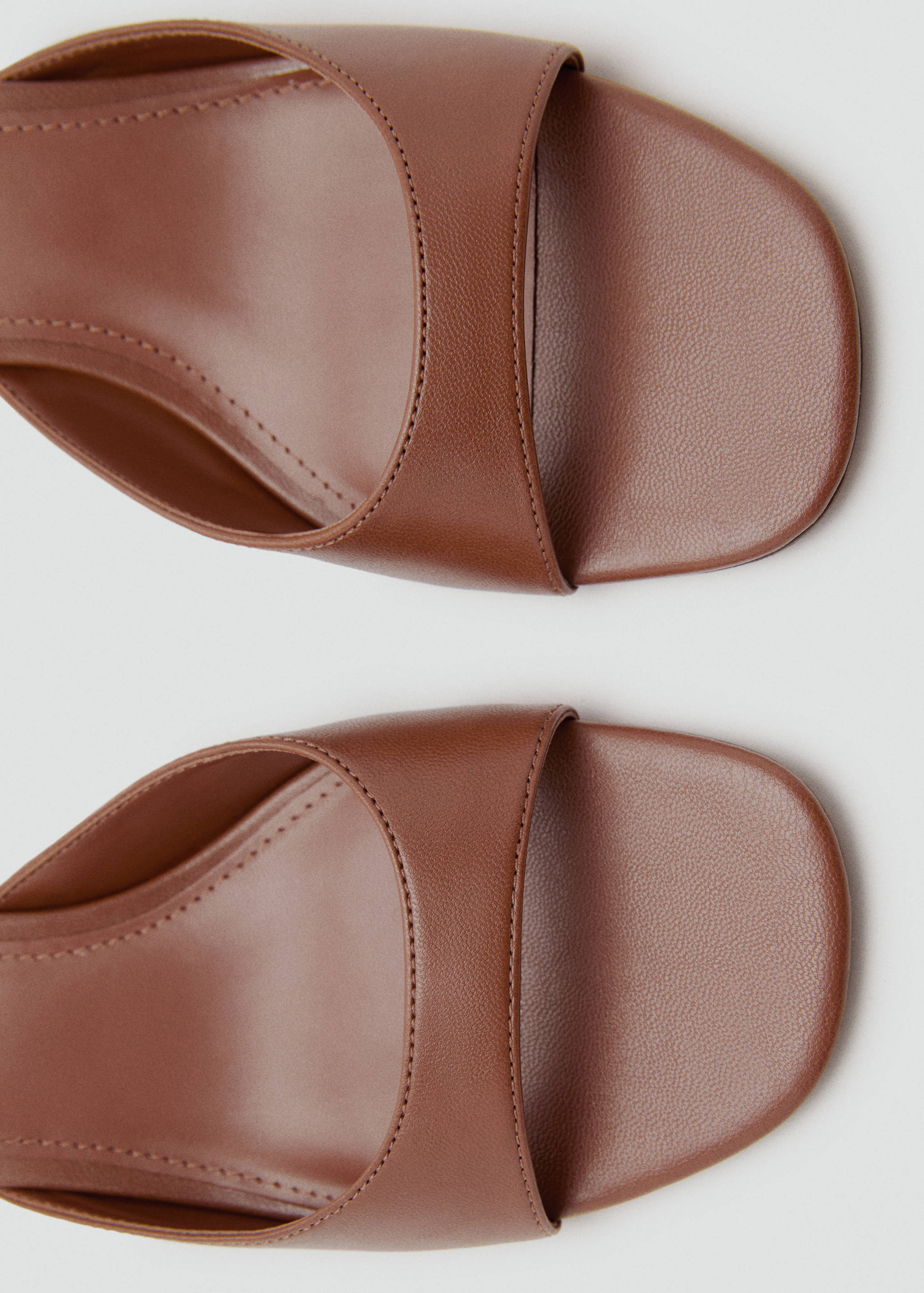 Kitten heel sandals - Details of the article 2