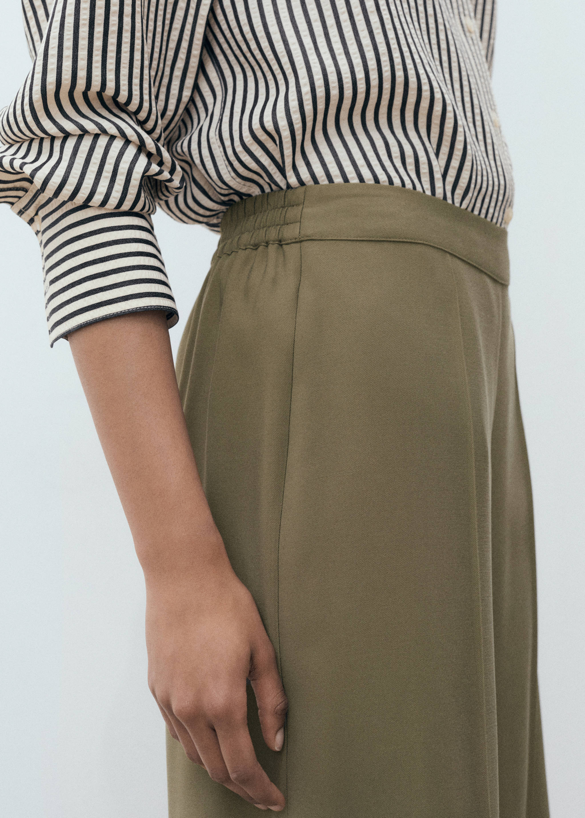 Flowy palazzo trousers - Details of the article 2