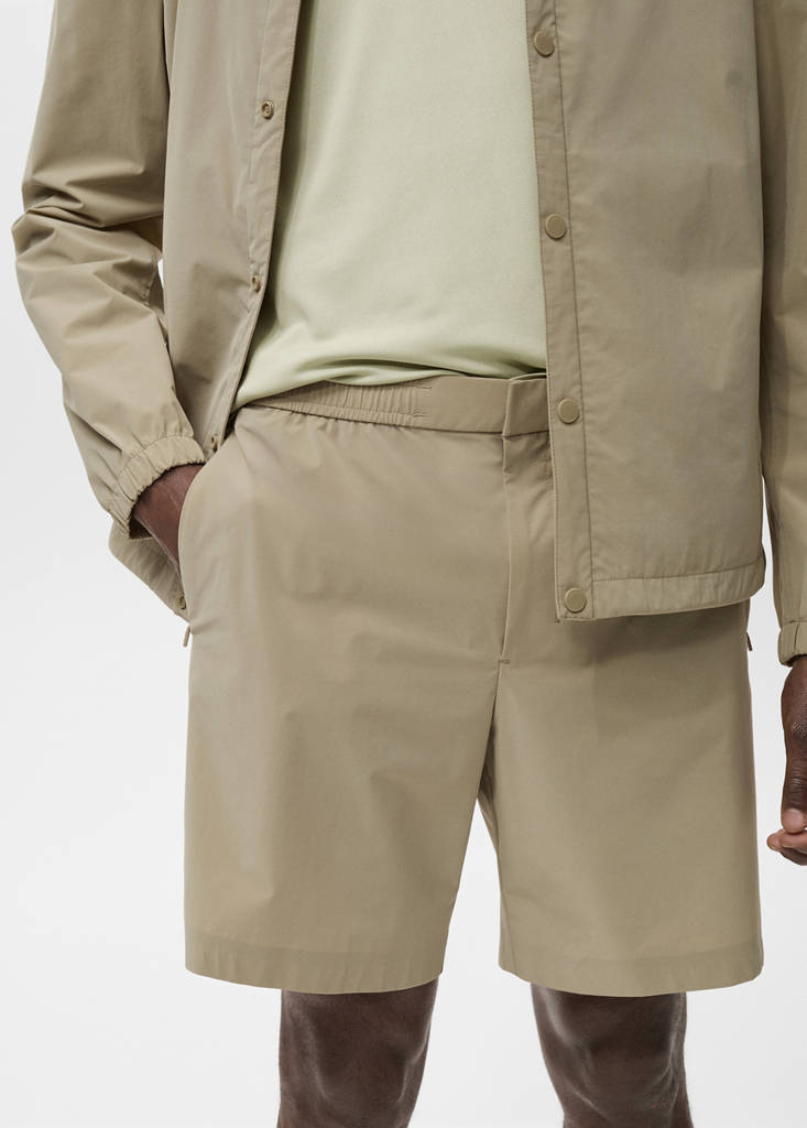 Water-repellent bermuda shorts — Khaki
