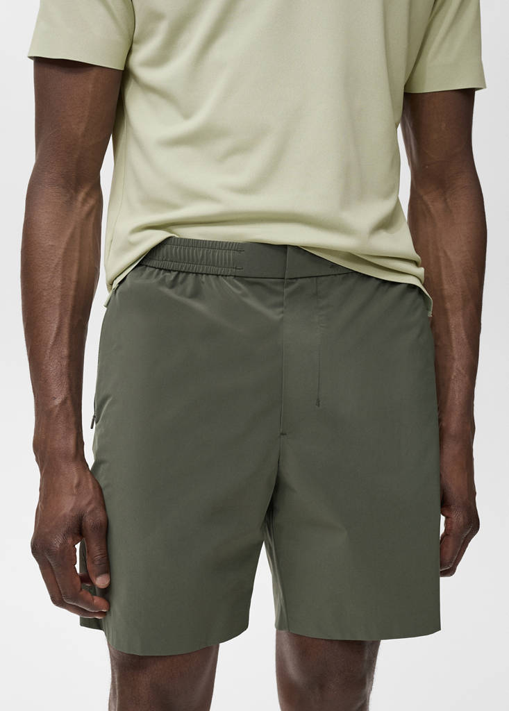 Water-repellent bermuda shorts — Medium Green