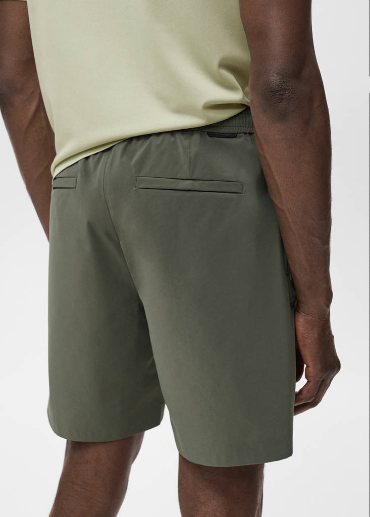 Water-repellent bermuda shorts — Medium Green