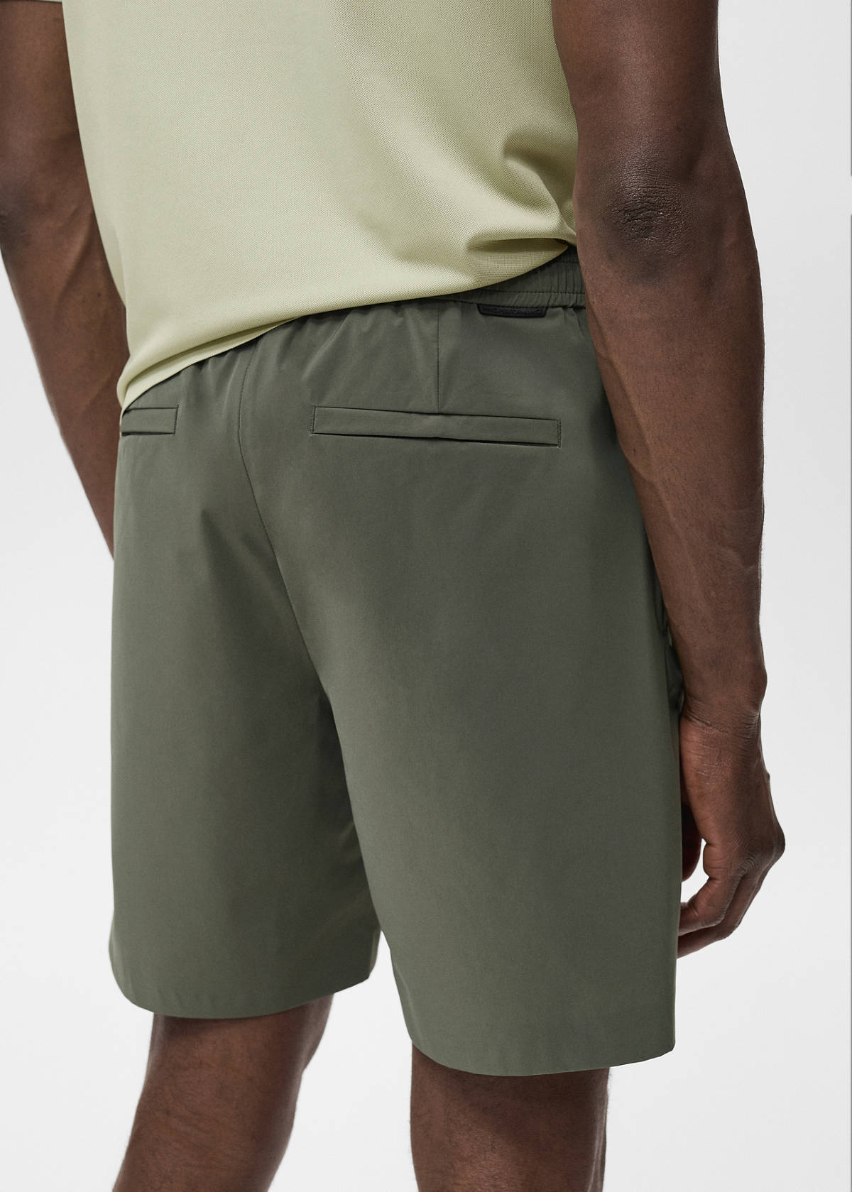 Water-repellent bermuda shorts — Medium Green