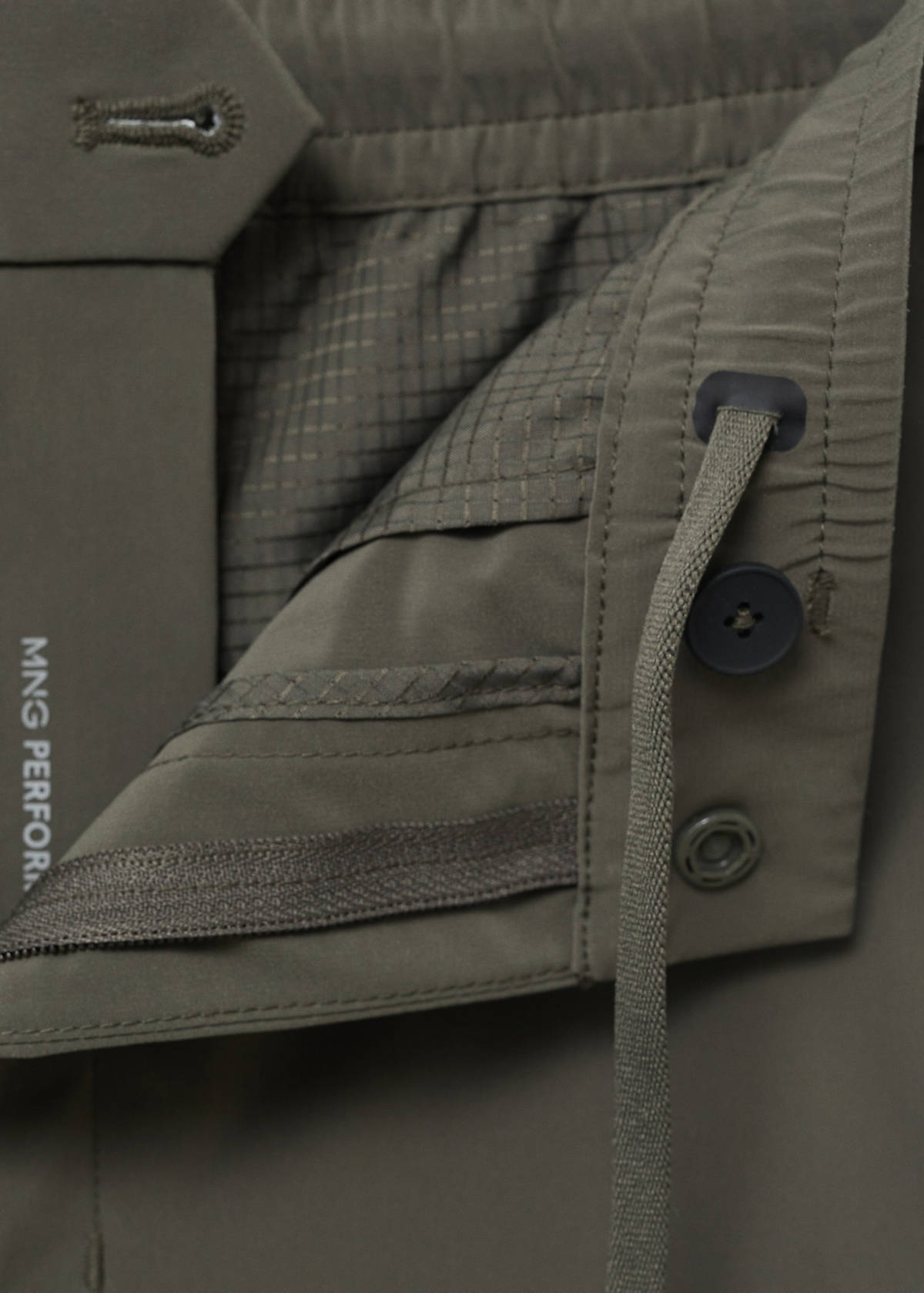 Water-repellent bermuda shorts — Medium Green