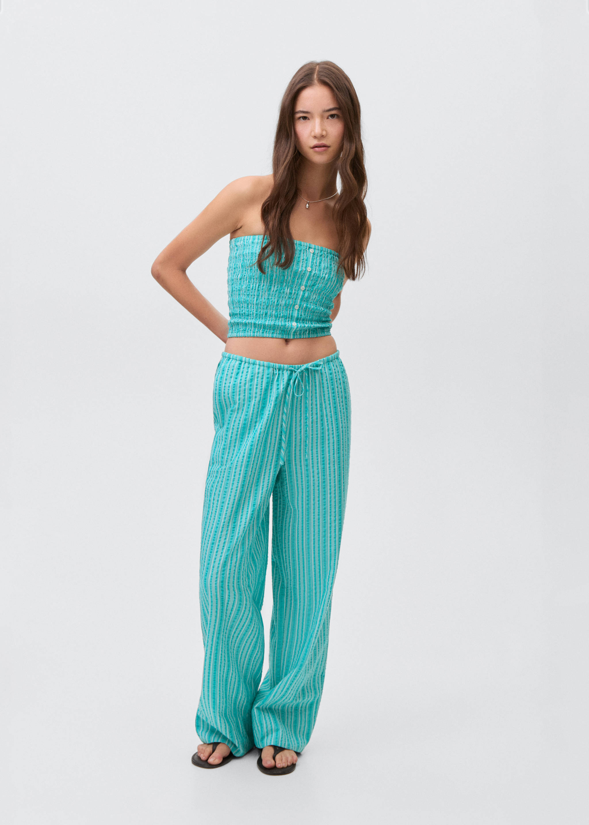 Striped bow pants - General plane