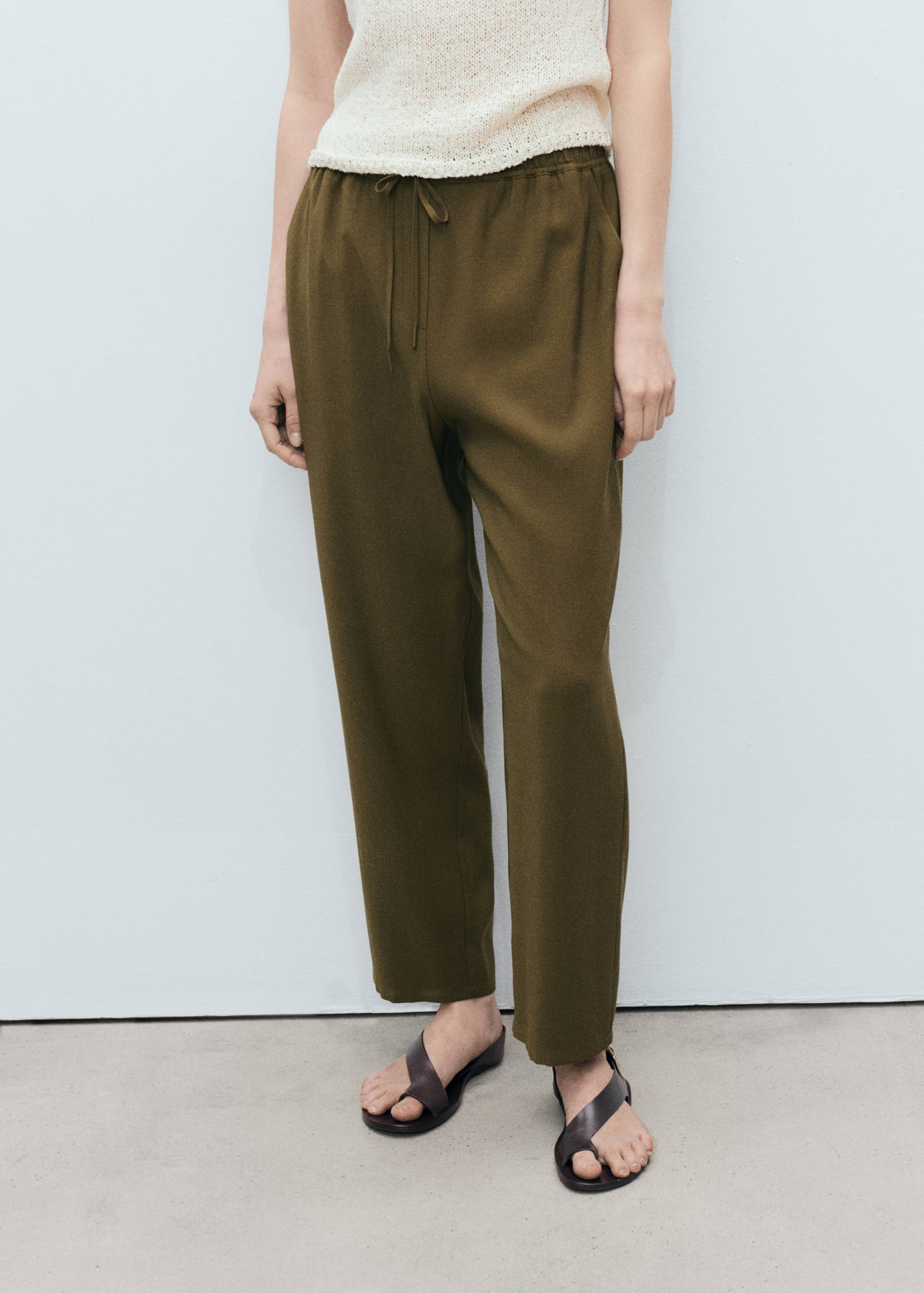 Pantalón fluido cordón - Plano medio