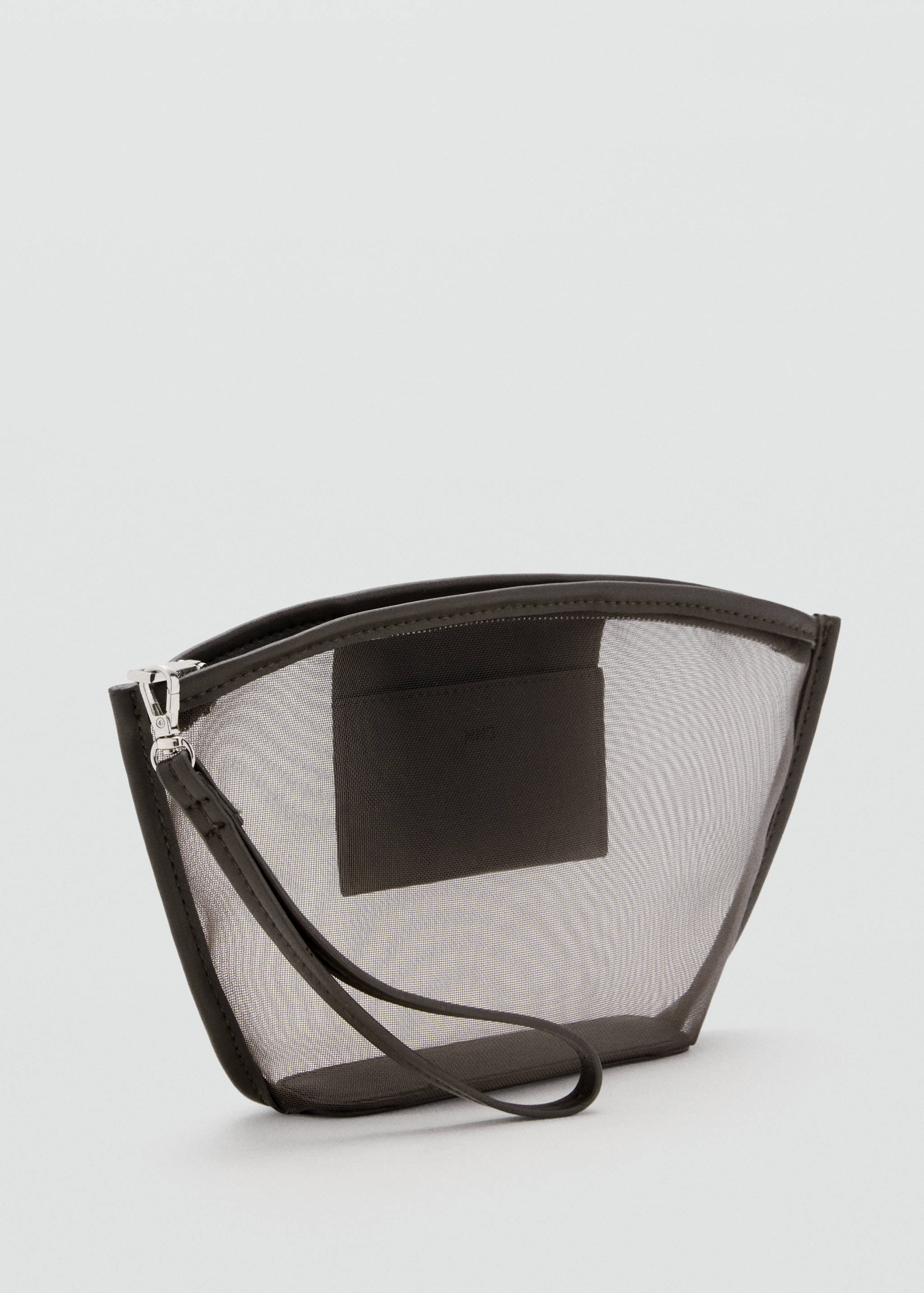 Сетчатая косметичка - Средний план