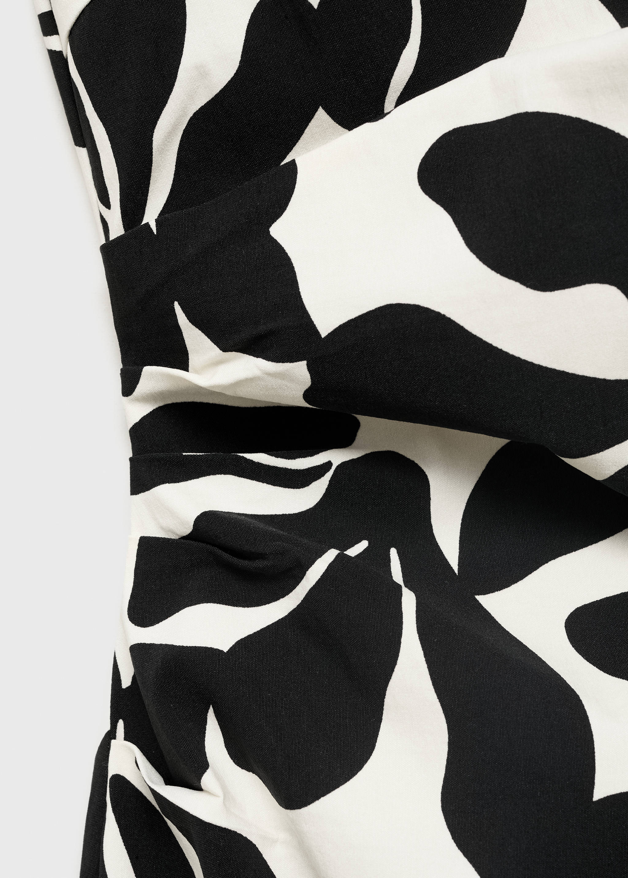 Asymmetrical pleated dress - Details of the article 0