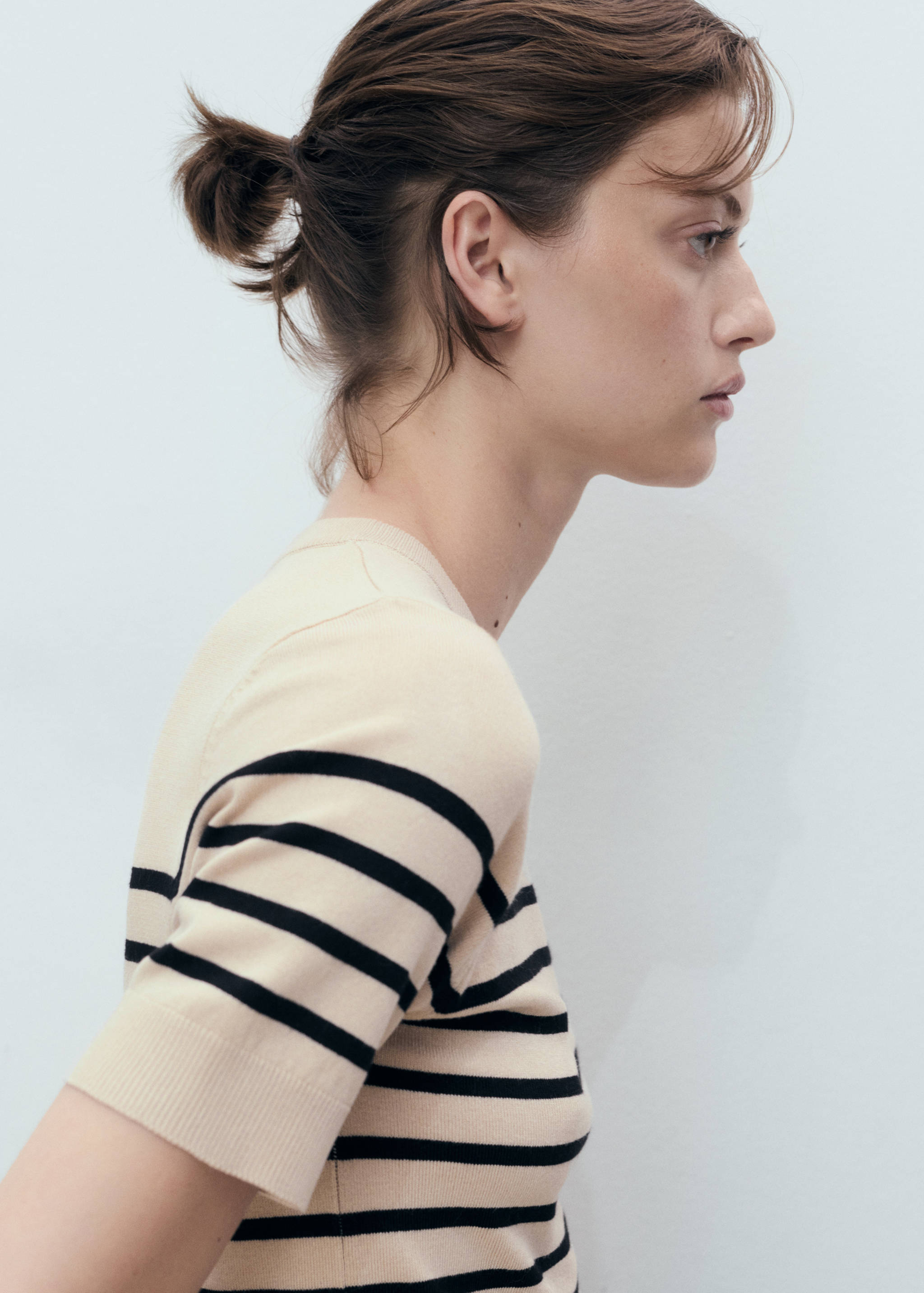 Short-sleeved fine-knit sweater - Details of the article 1