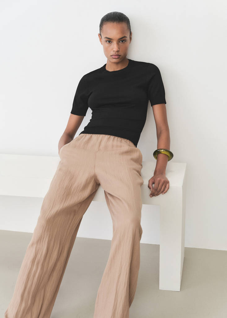Short-sleeved fine-knit sweater — Black