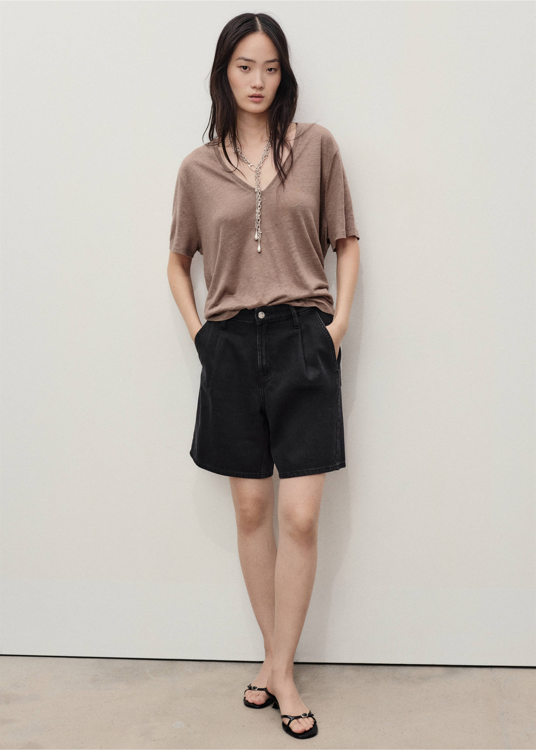 Mid-rise denim bermuda shorts with pleats - General plane, Black denim. Ref: 17091204-00.