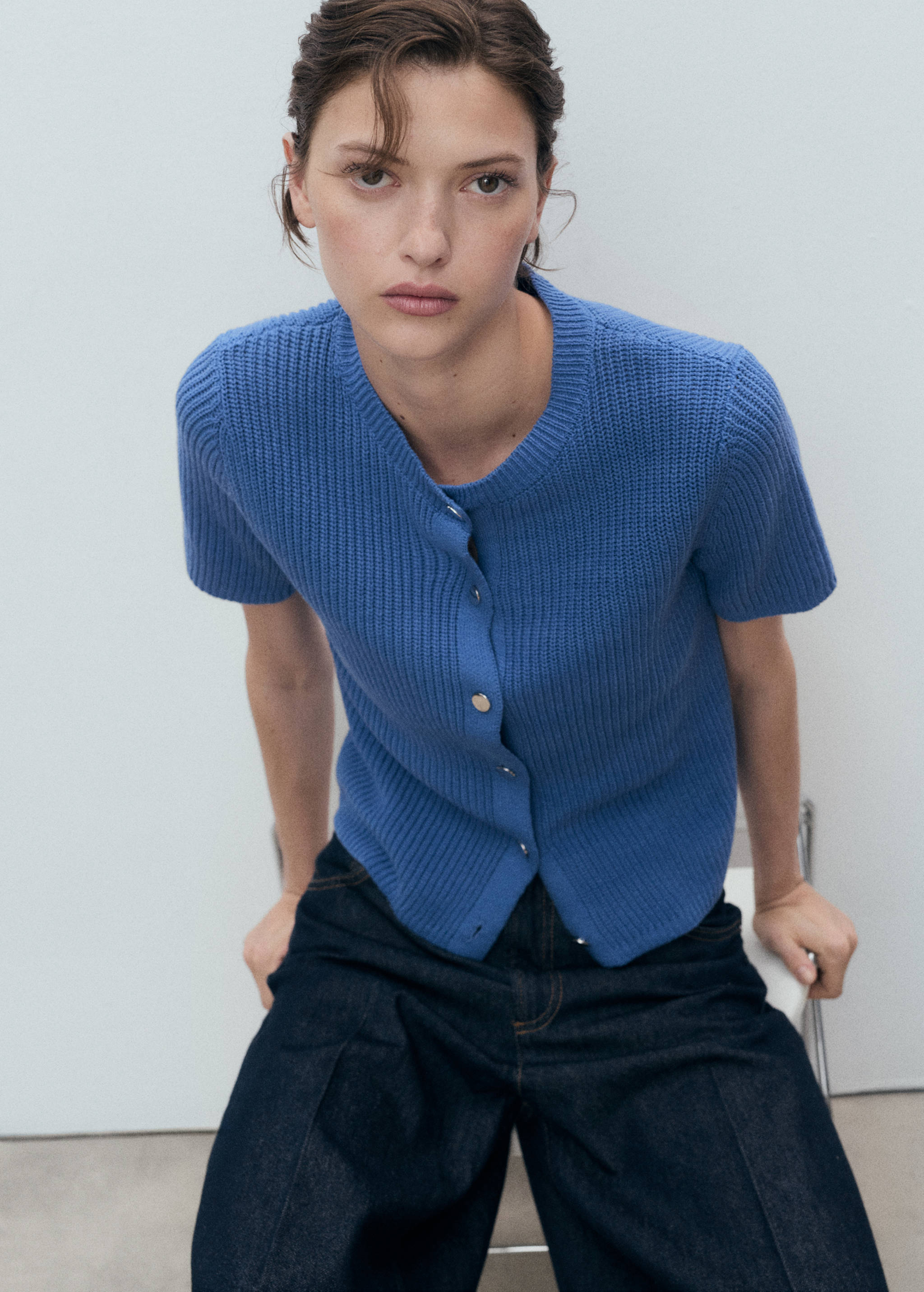 Short-sleeved knitted cardigan - Medium plane