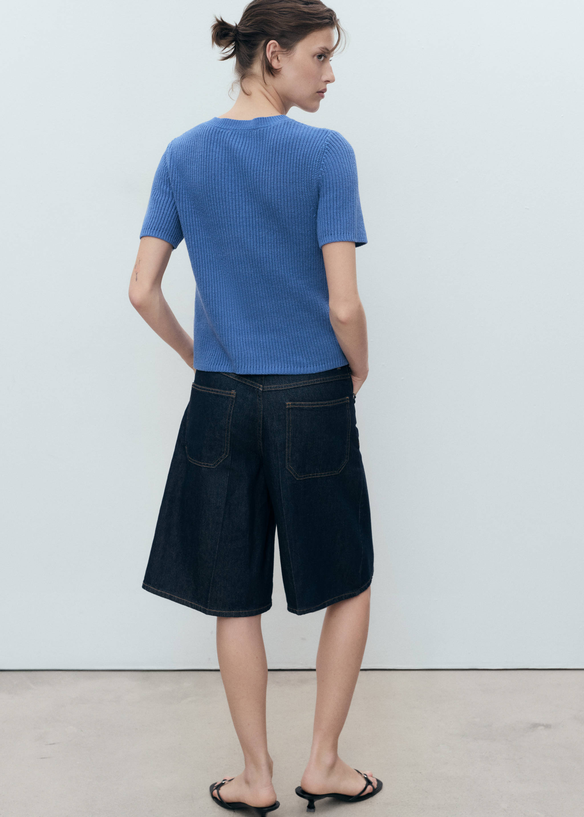 Short-sleeved knitted cardigan - Reverse of the article