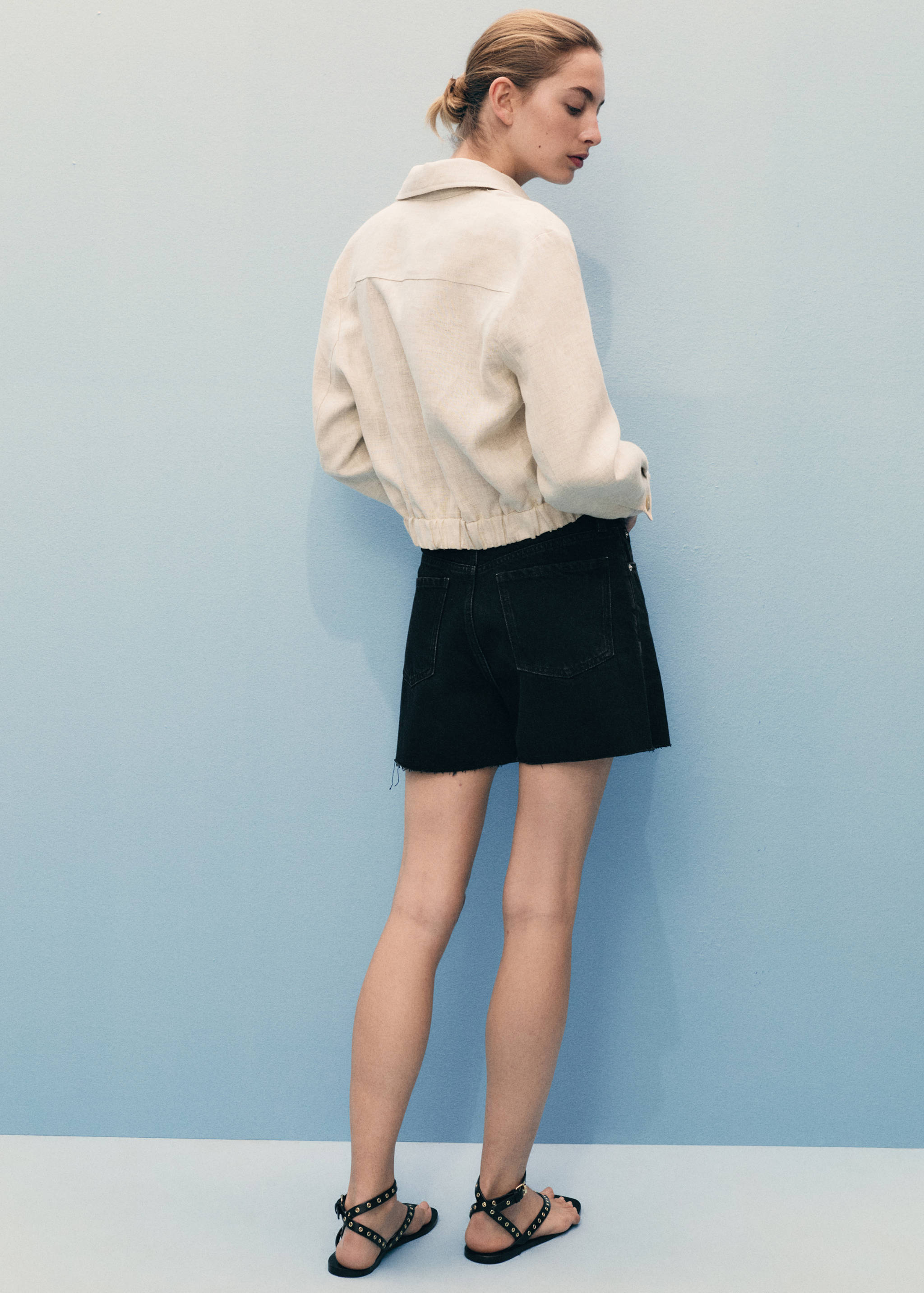 Denim shorts with frayed hem - Reverse of the article