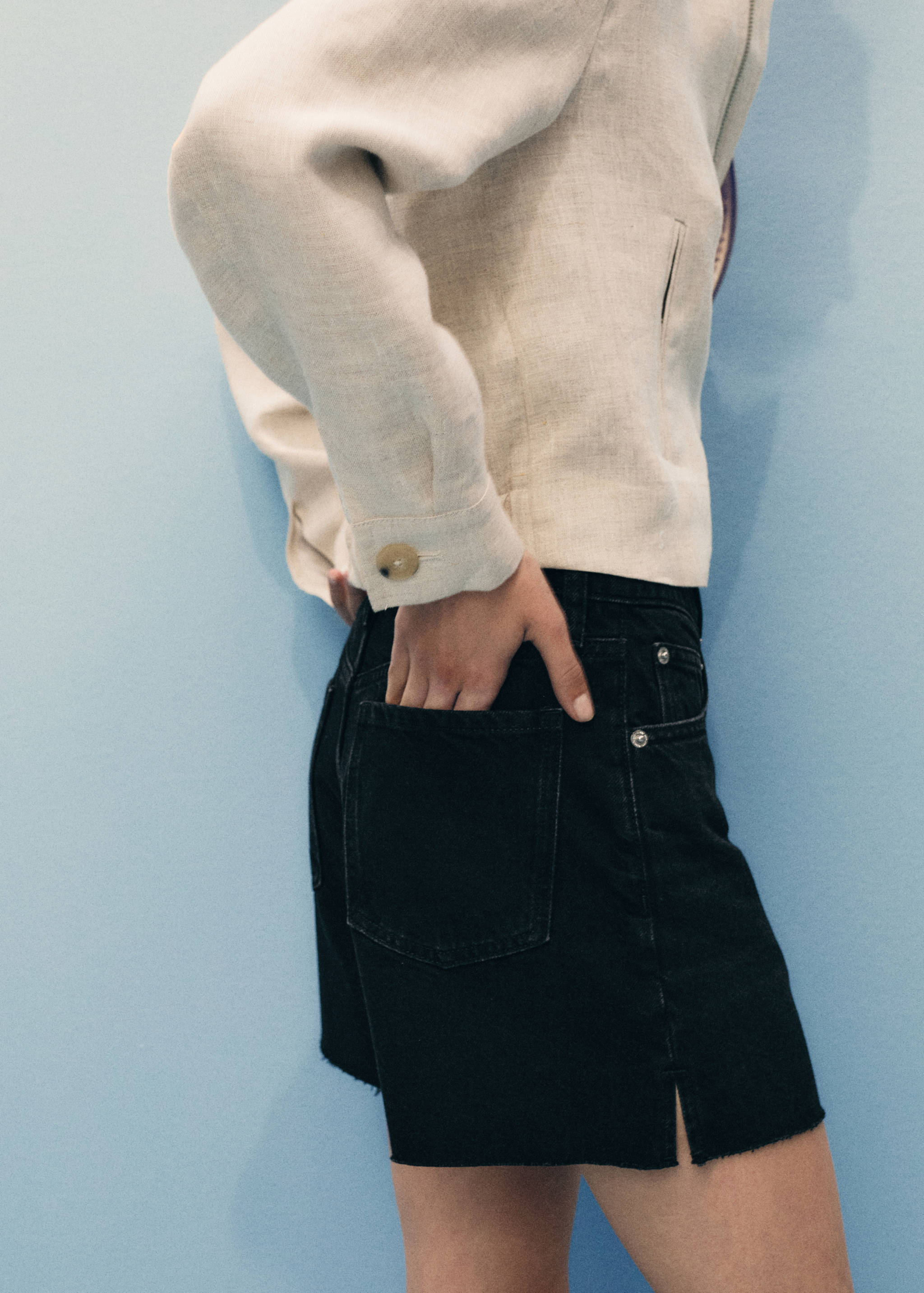 Denim shorts with frayed hem - Details of the article 6