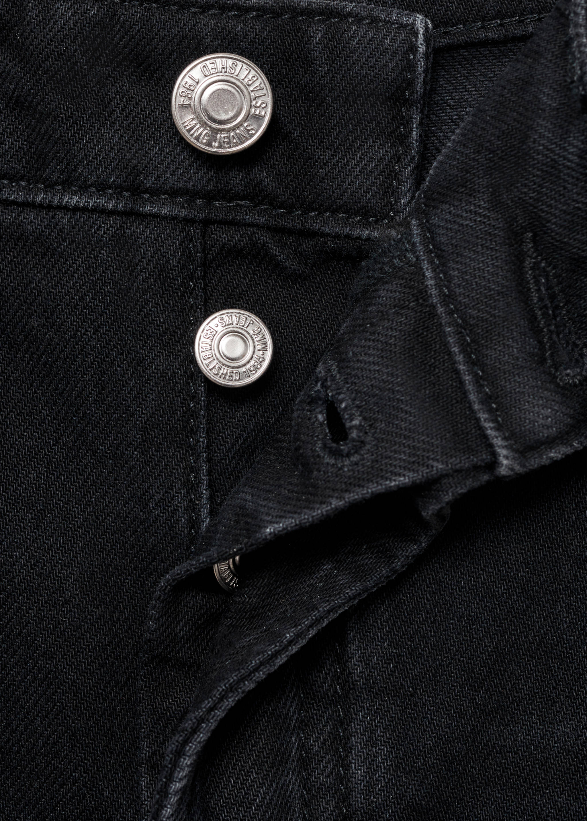 Denim shorts with frayed hem - Details of the article 8