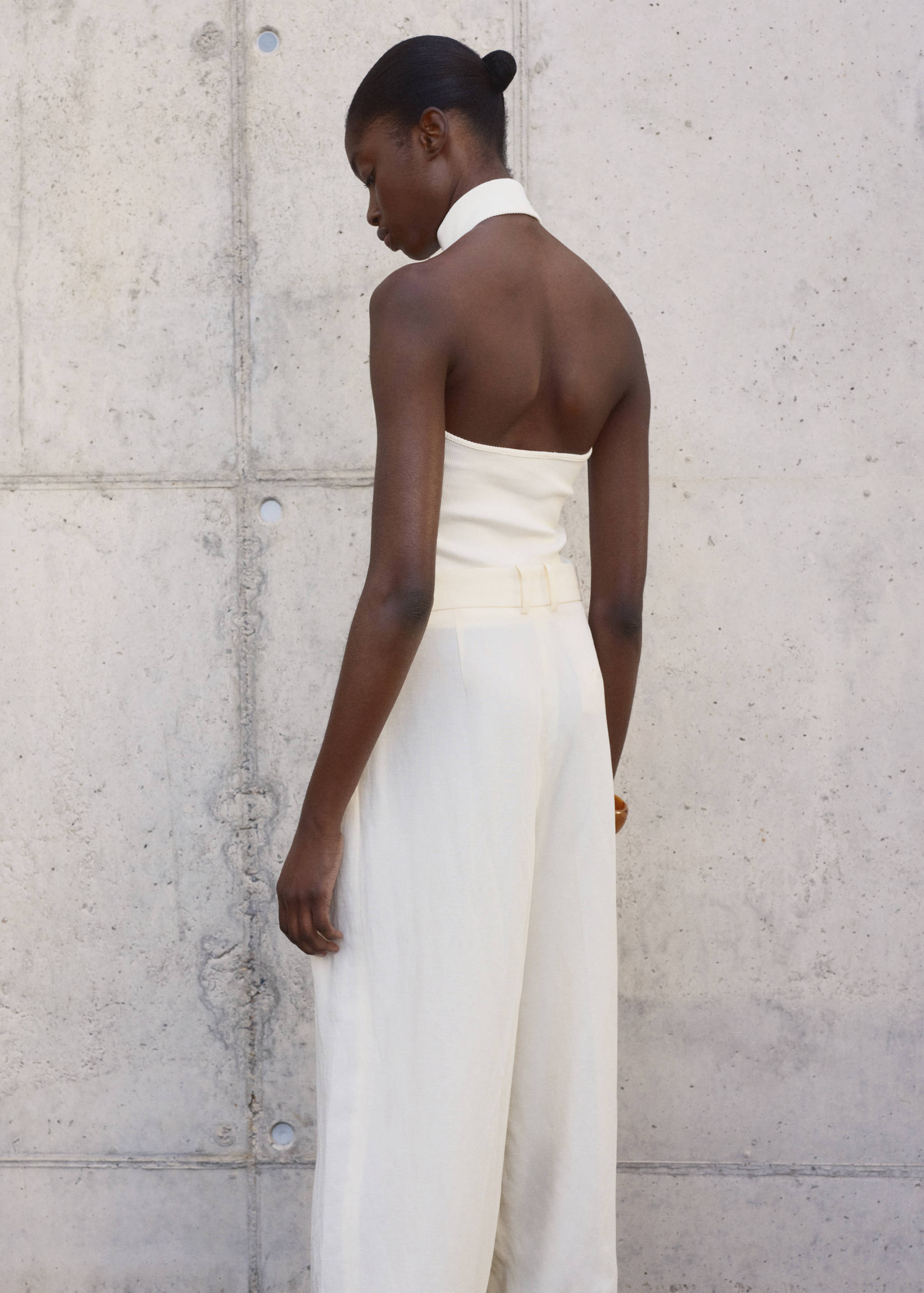 Knit halter top - Reverse of the article