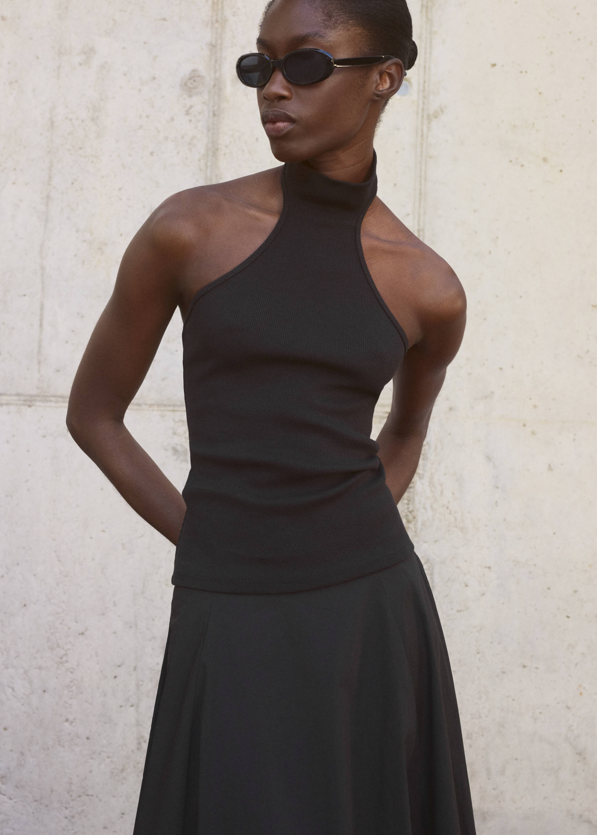 Knit halter top - Medium plane