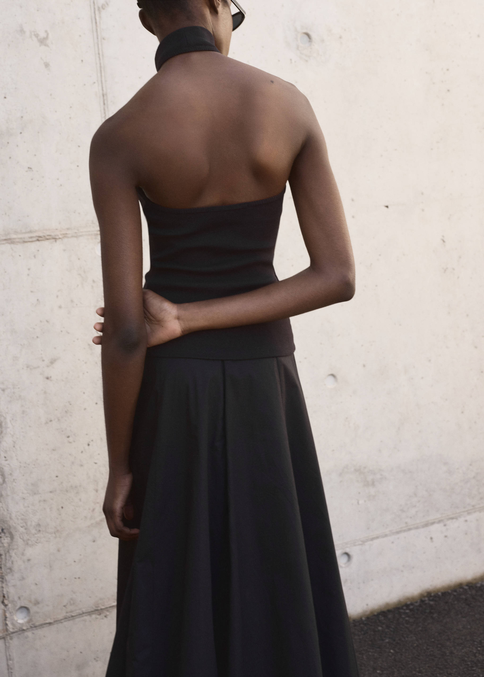 Knit halter top - Reverse of the article