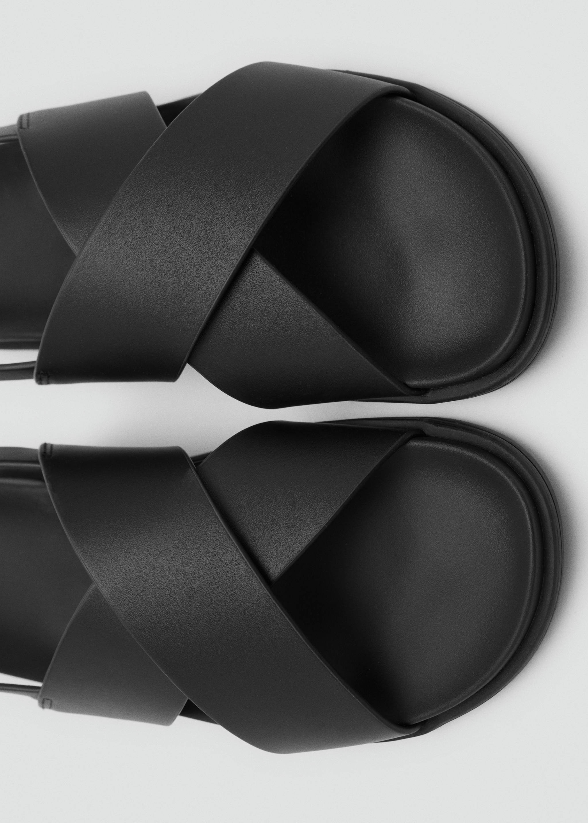100% leather crossed strap sandal - Details of the article 2