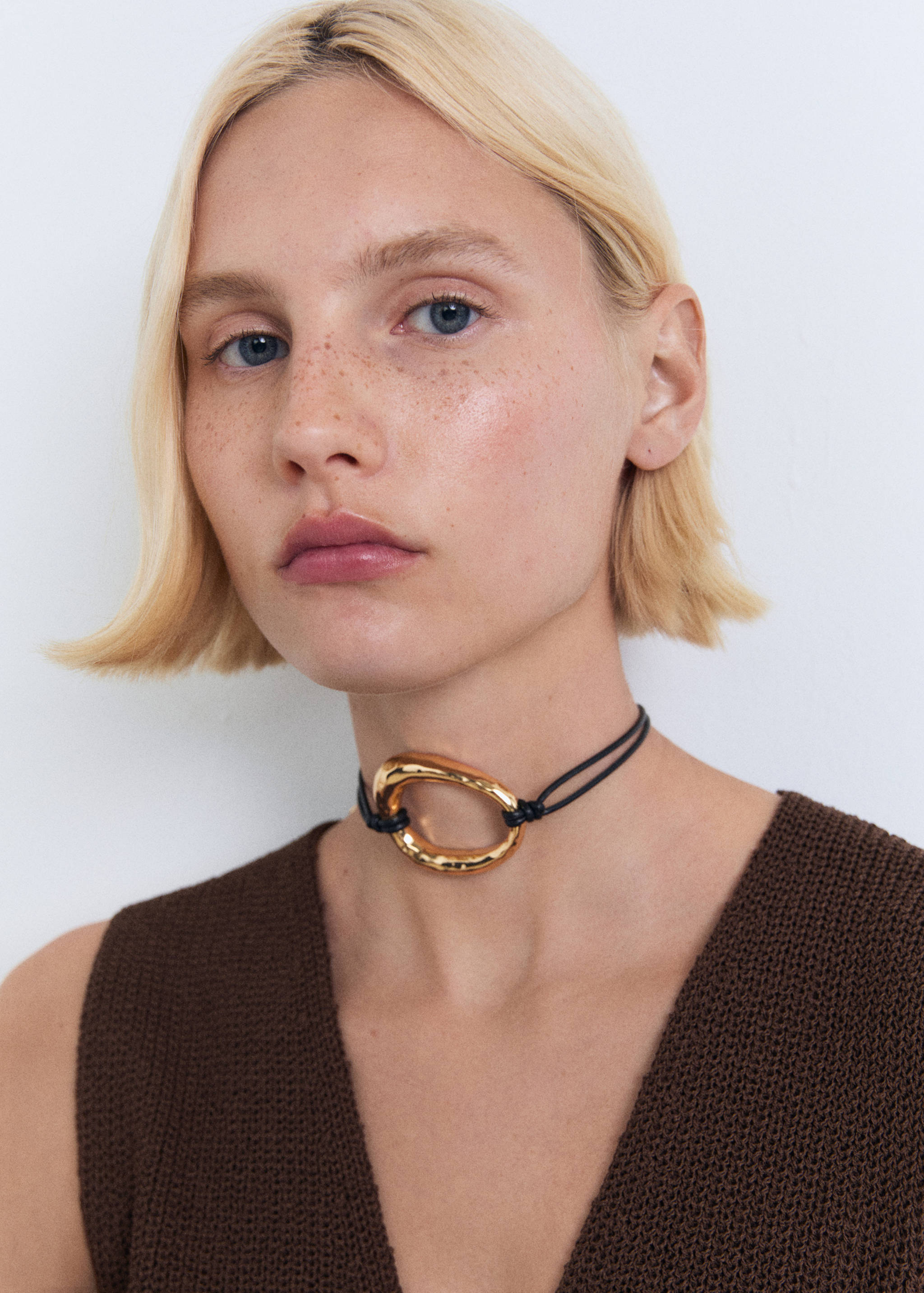 Knitted vest with lace pattern - Details of the article 1