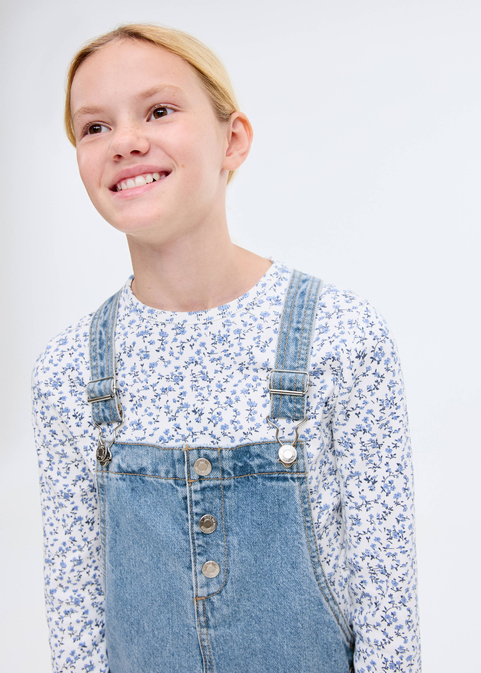 Short denim pinafore - Details of the article 1