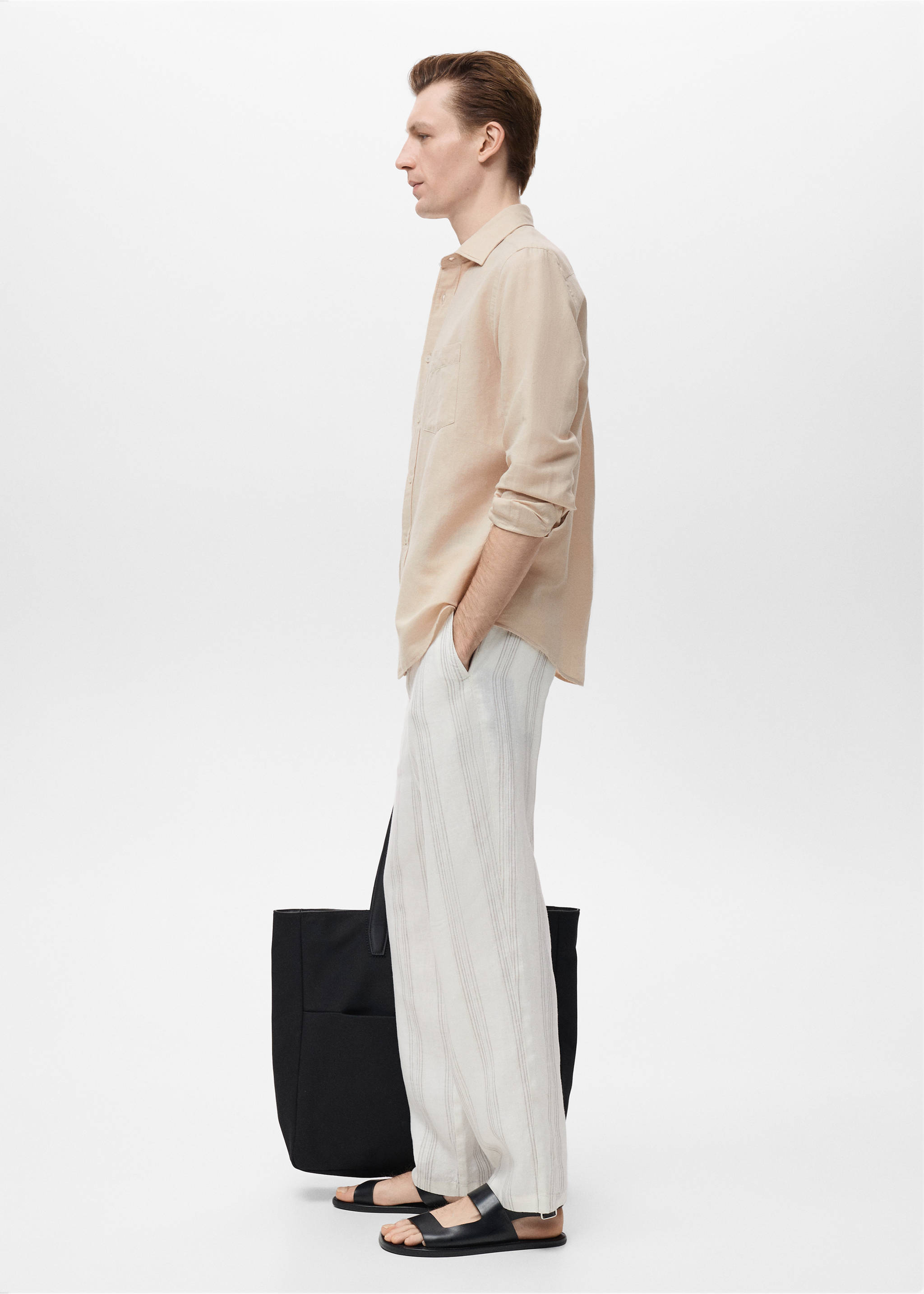 Pocket linen shirt - Details of the article 2, Sand. Ref: 17091247-00.