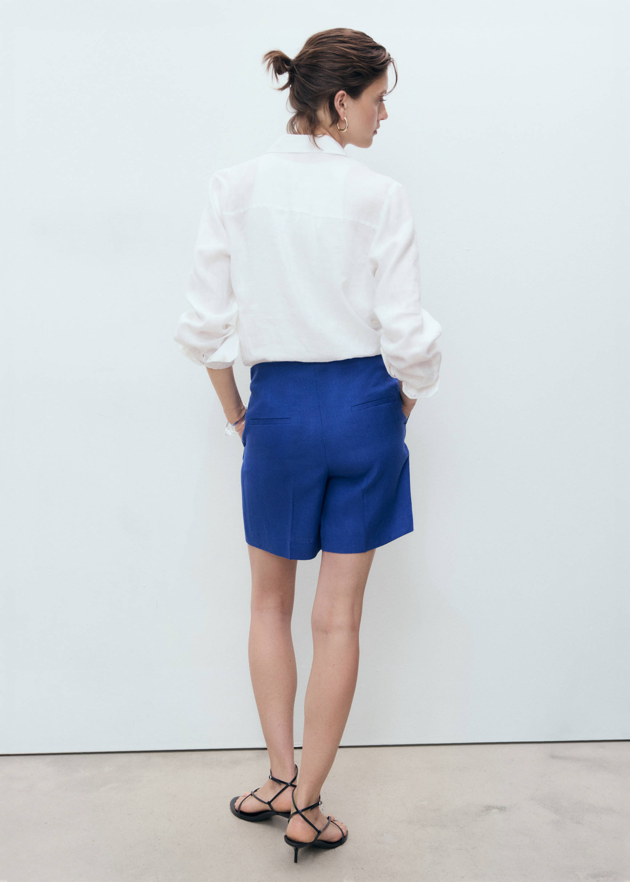 Linen straight-fit mid-rise shorts - Reverse of the article