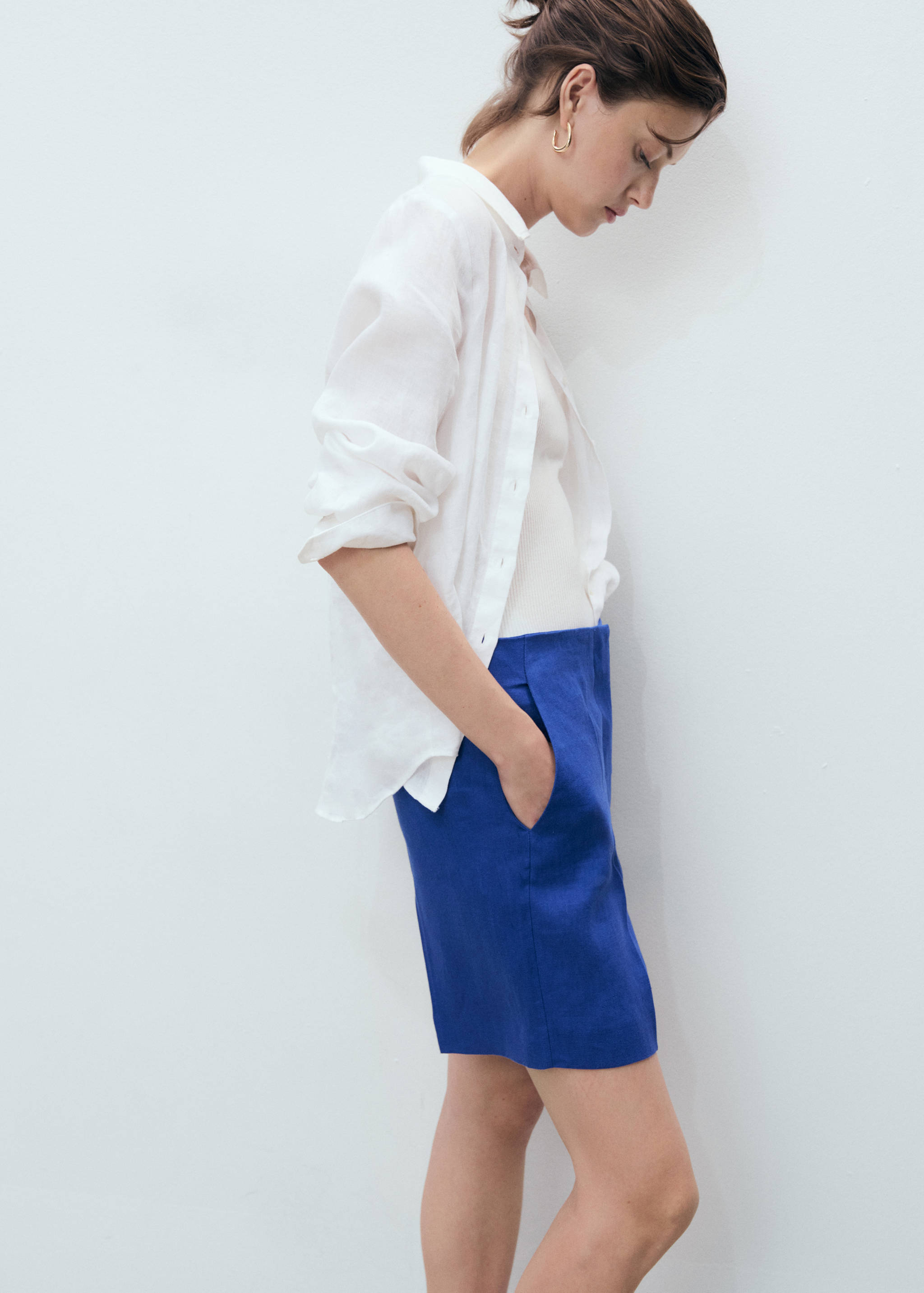 Linen straight-fit mid-rise shorts - Details of the article 1