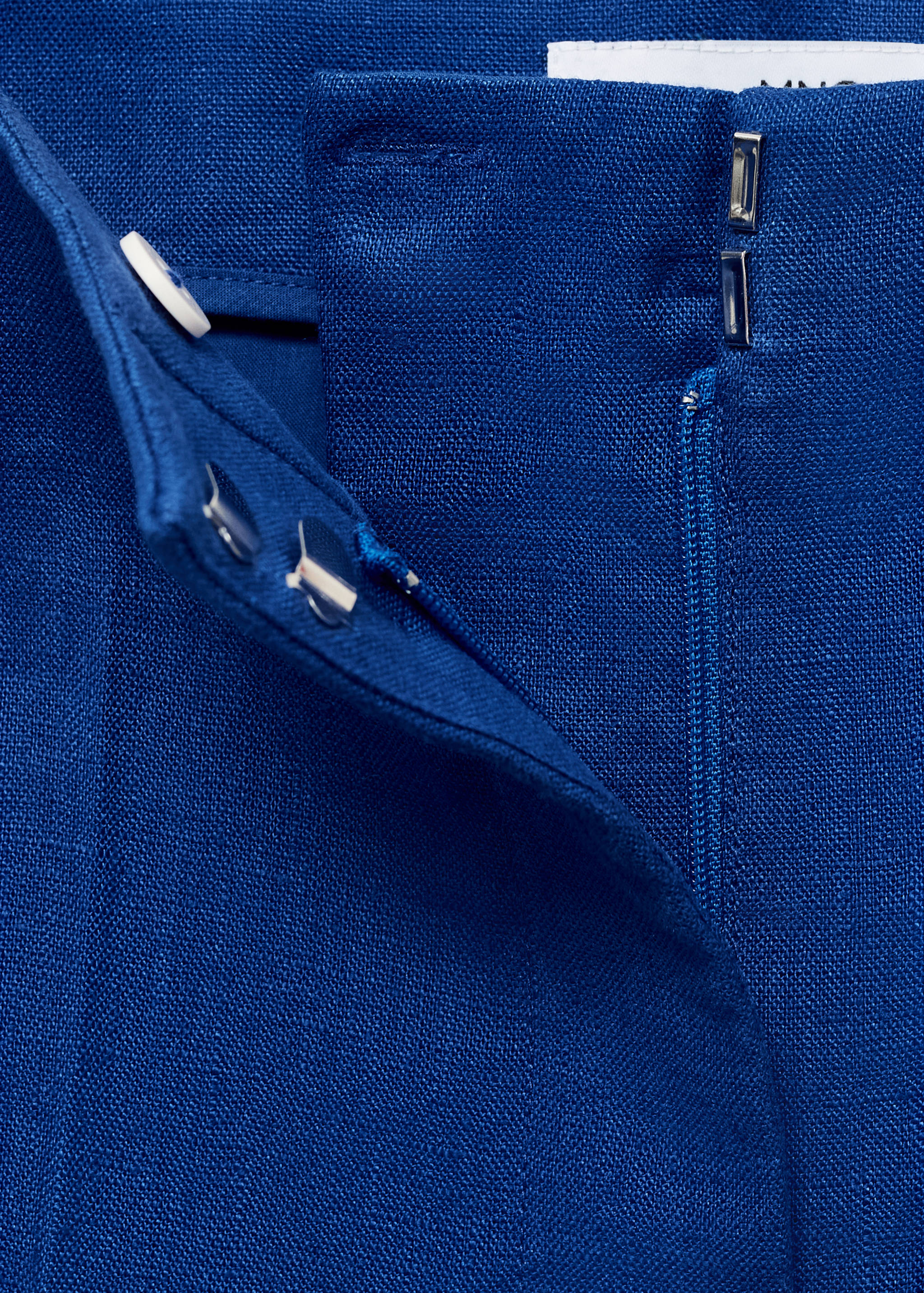 Linen straight-fit mid-rise shorts - Details of the article 0