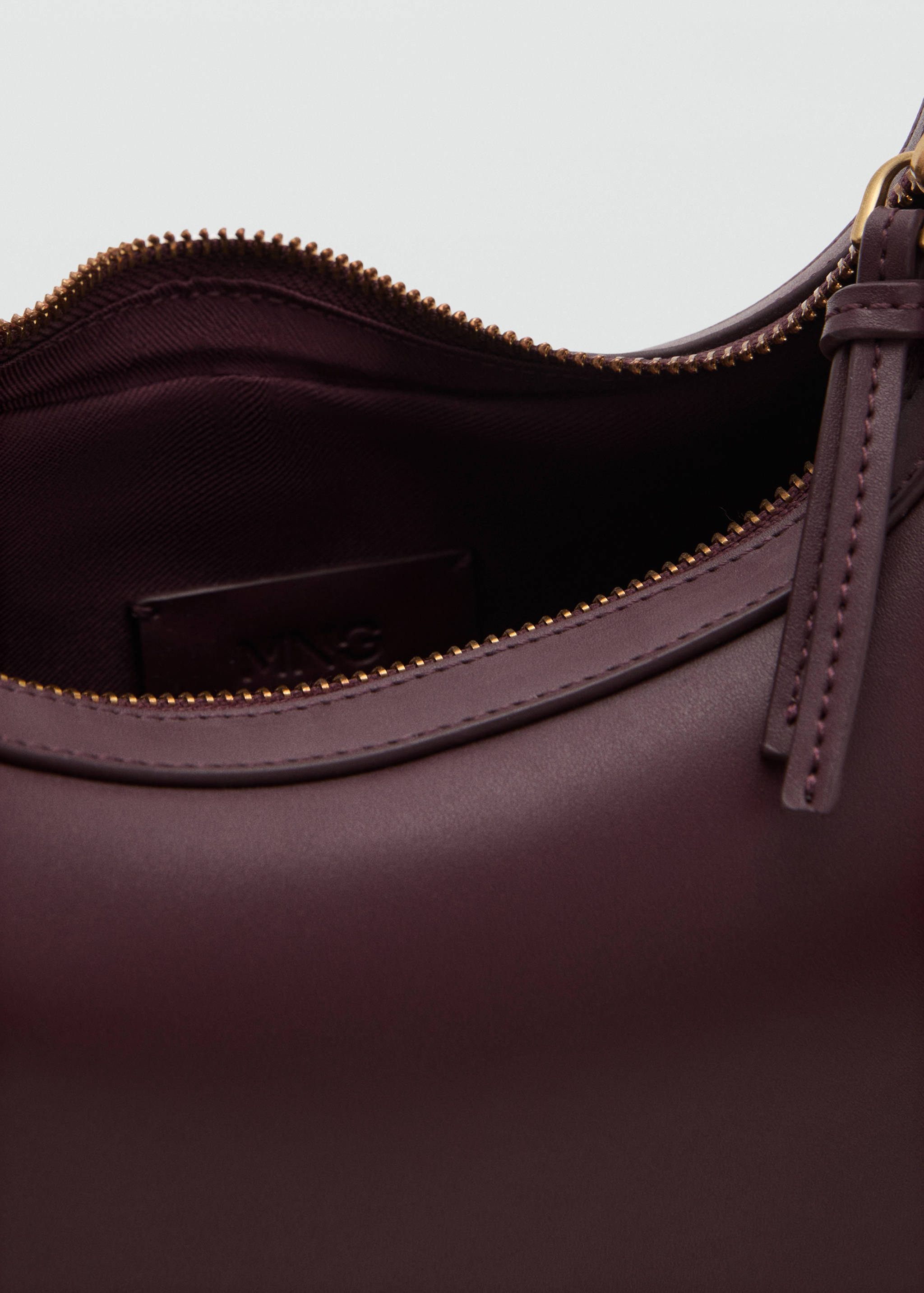 Oval shoulder bag - Details of the article 2