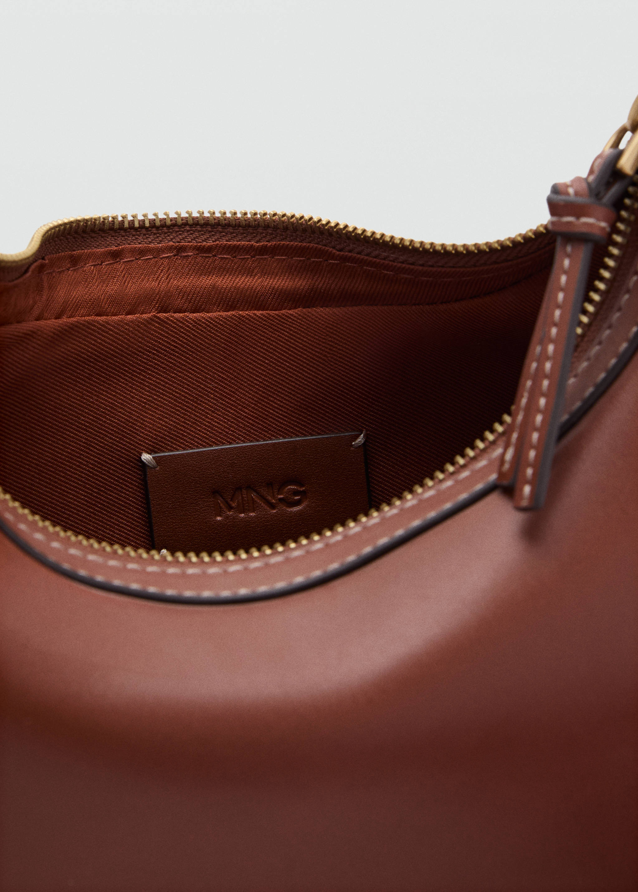 Oval shoulder bag - Details of the article 2