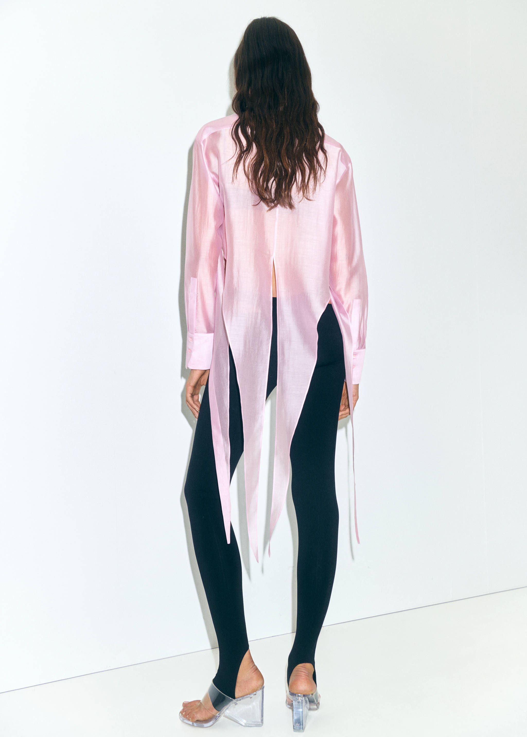 Lyocell-Hemd mit zipfelförmigen Abschlüssen - Rückseite des Artikels