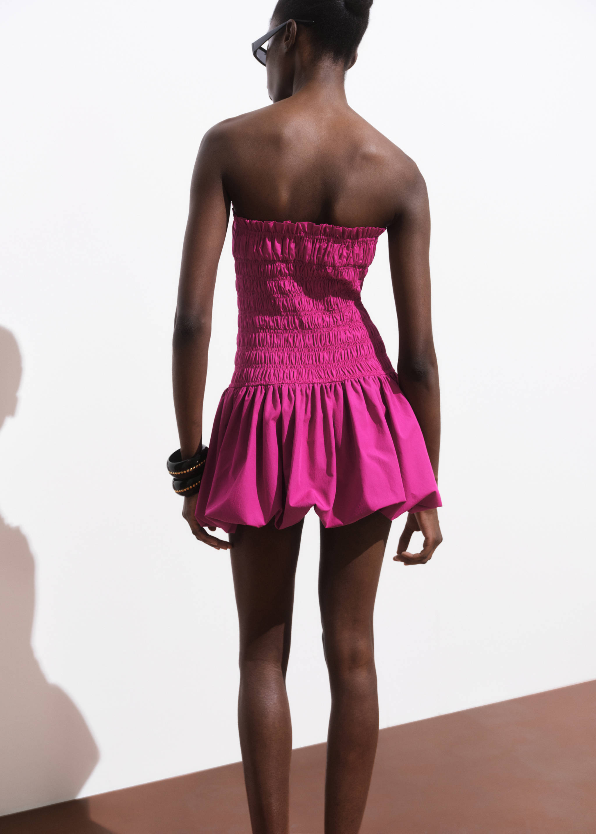 Short gathered balloon dress - Reverse of the article