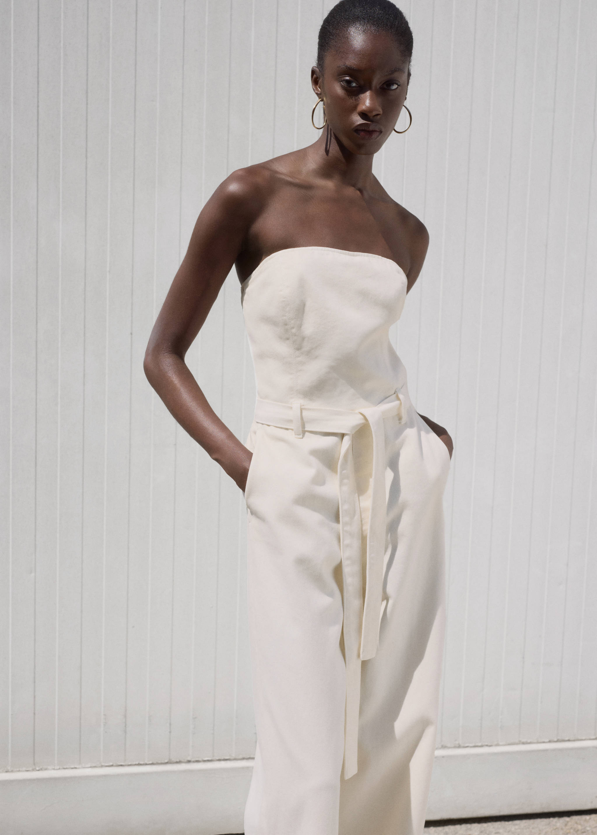 Kombinezon dżinsowy z paskiem - Plan średni