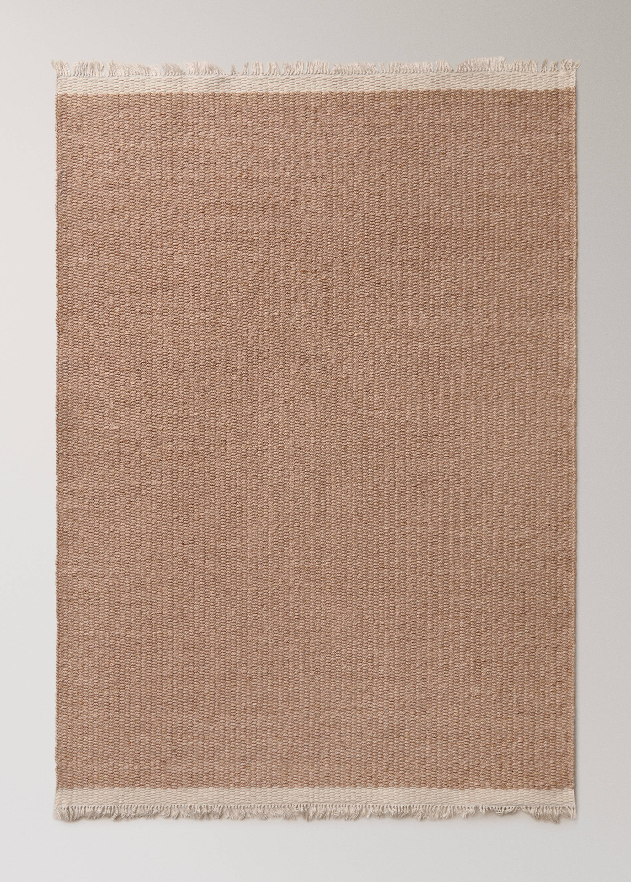 Килим з текстурою з бахромою - Товар без моделі