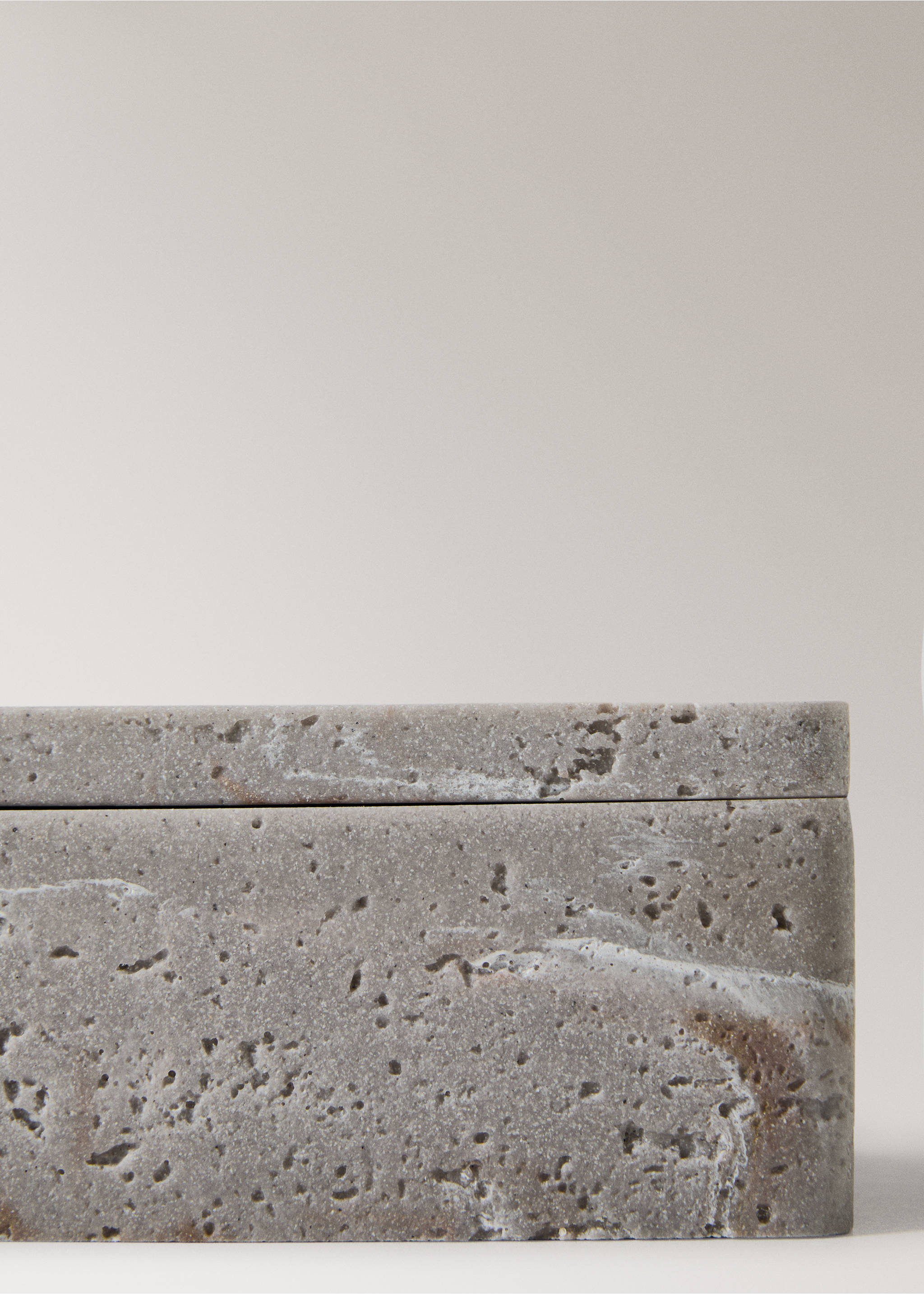 Caja resina efecto piedra - Detalle del artículo 1, Gris. Ref: 17091286-00.