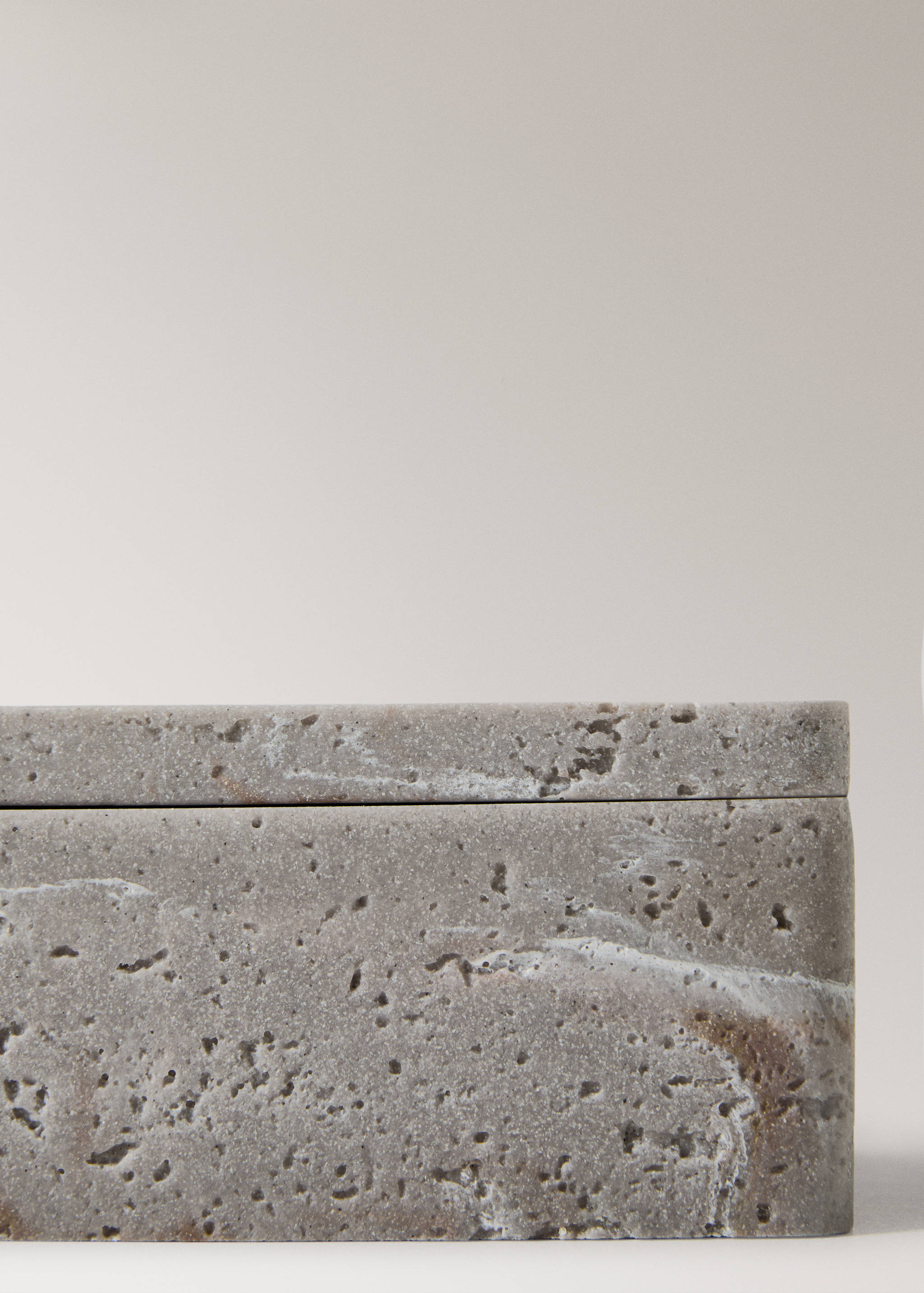 Stone-effect resin box - Details of the article 1